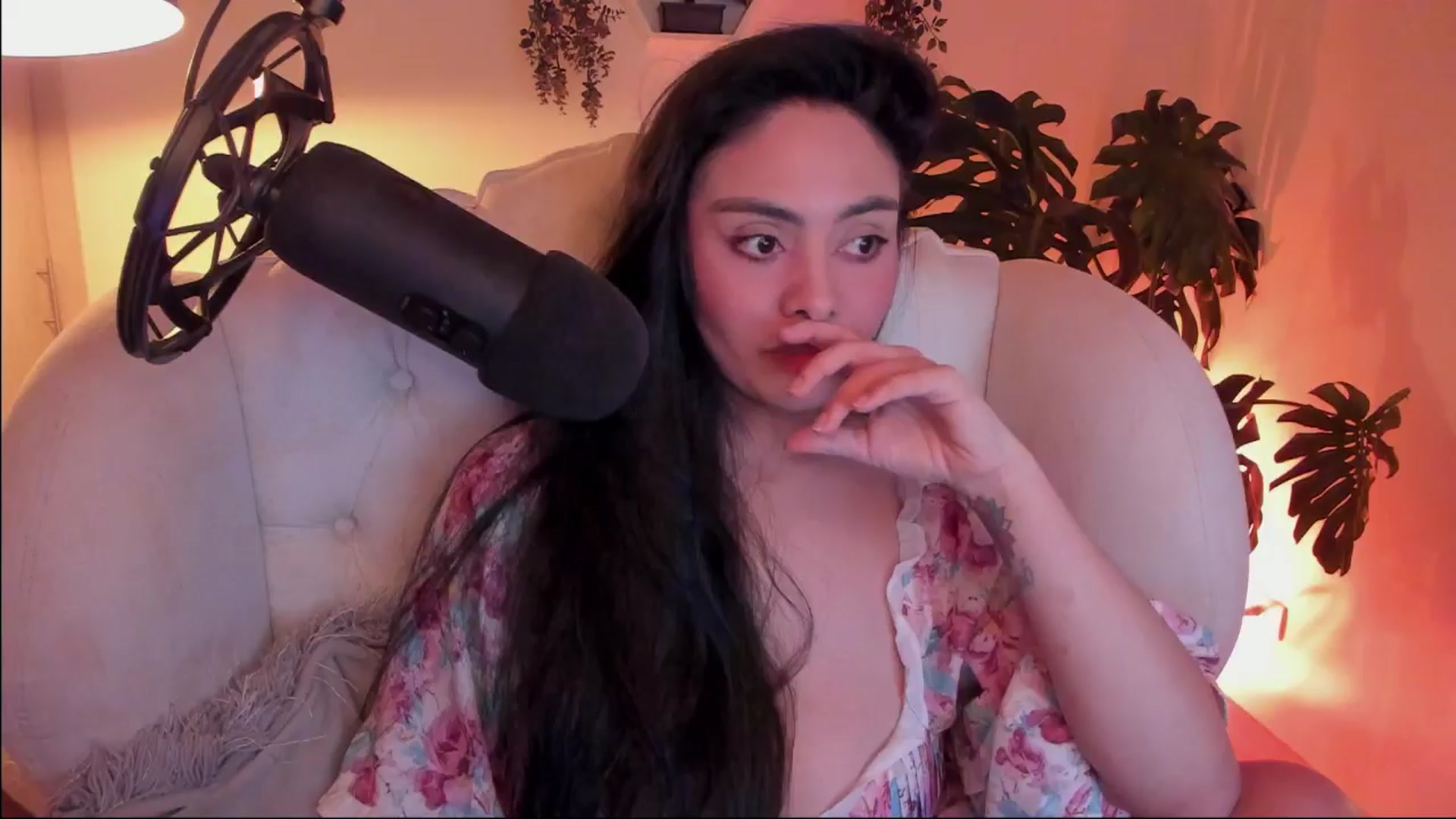 Gallery image thumbnail from Marianviolet's myfreecams stream on, 01/05/2025, 10:18 image 6 of 20