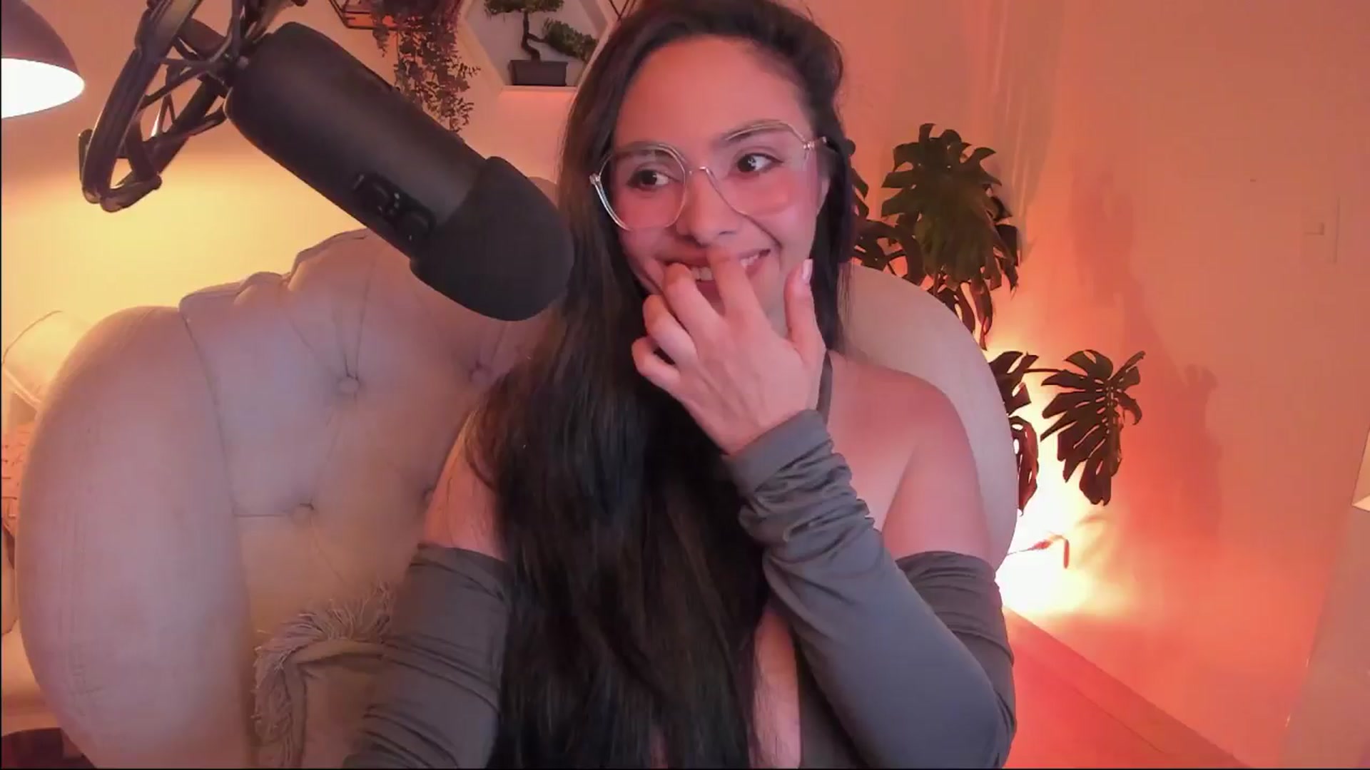 Gallery image thumbnail from Marianviolet's myfreecams stream on, 01/06/2025, 09:54 image 6 of 20