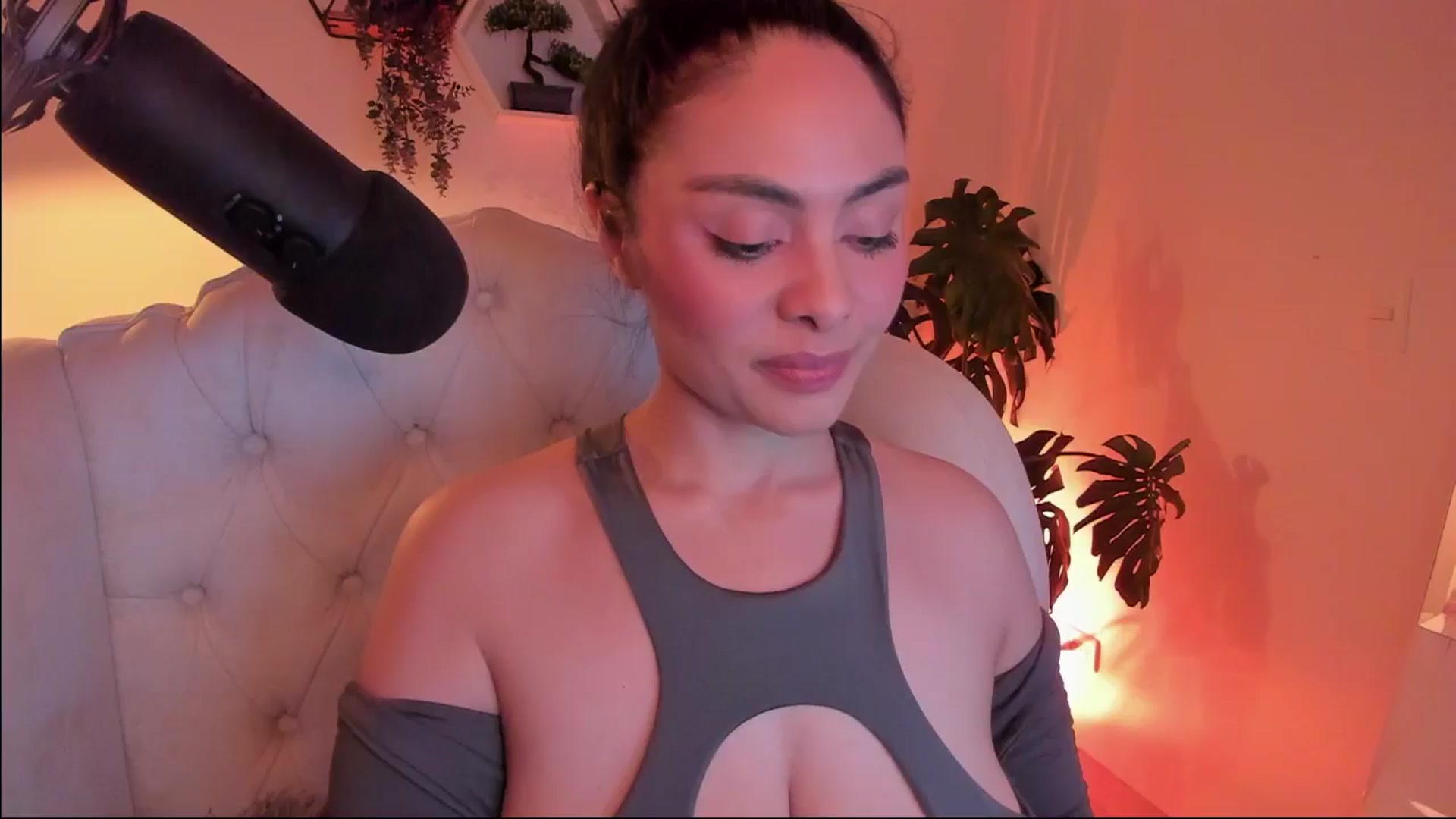 Gallery image thumbnail from Marianviolet's myfreecams stream on, 01/06/2025, 09:54 image 18 of 20