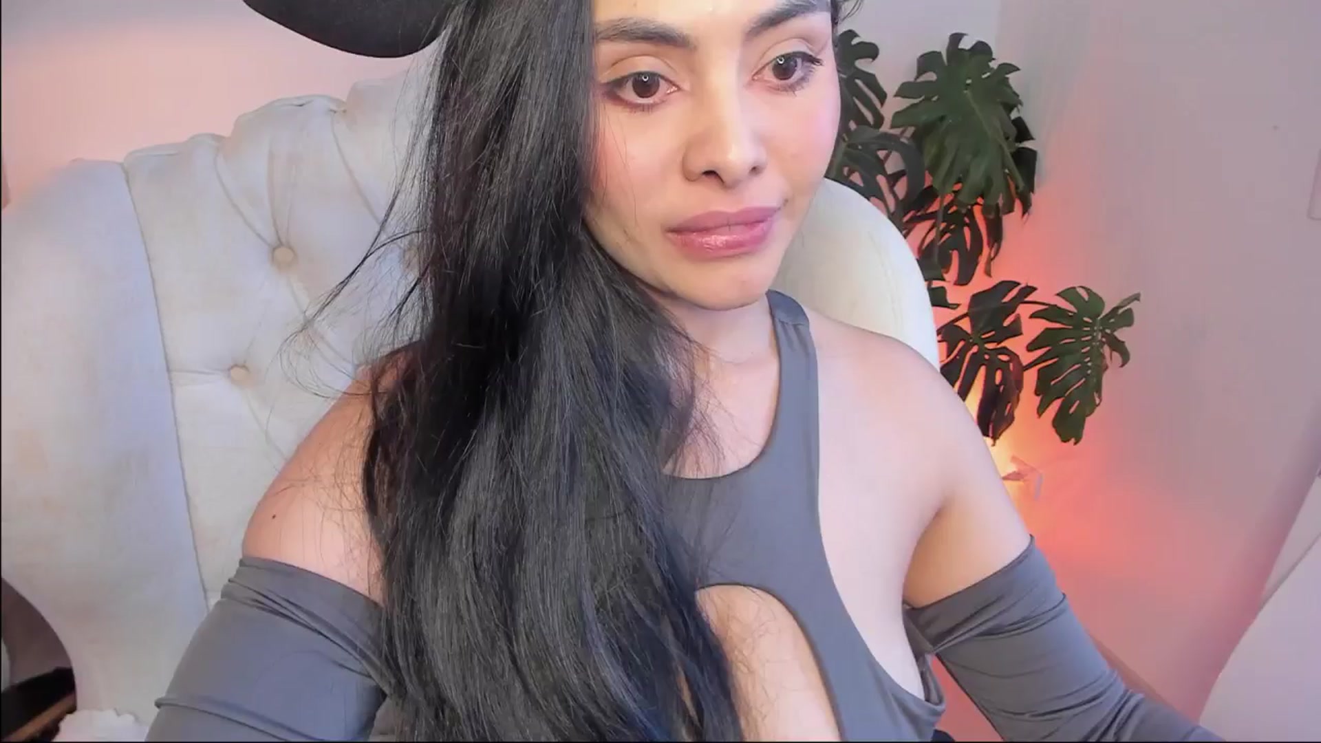Gallery image thumbnail from Marianviolet's myfreecams stream on, 01/06/2025, 12:09 image 18 of 20