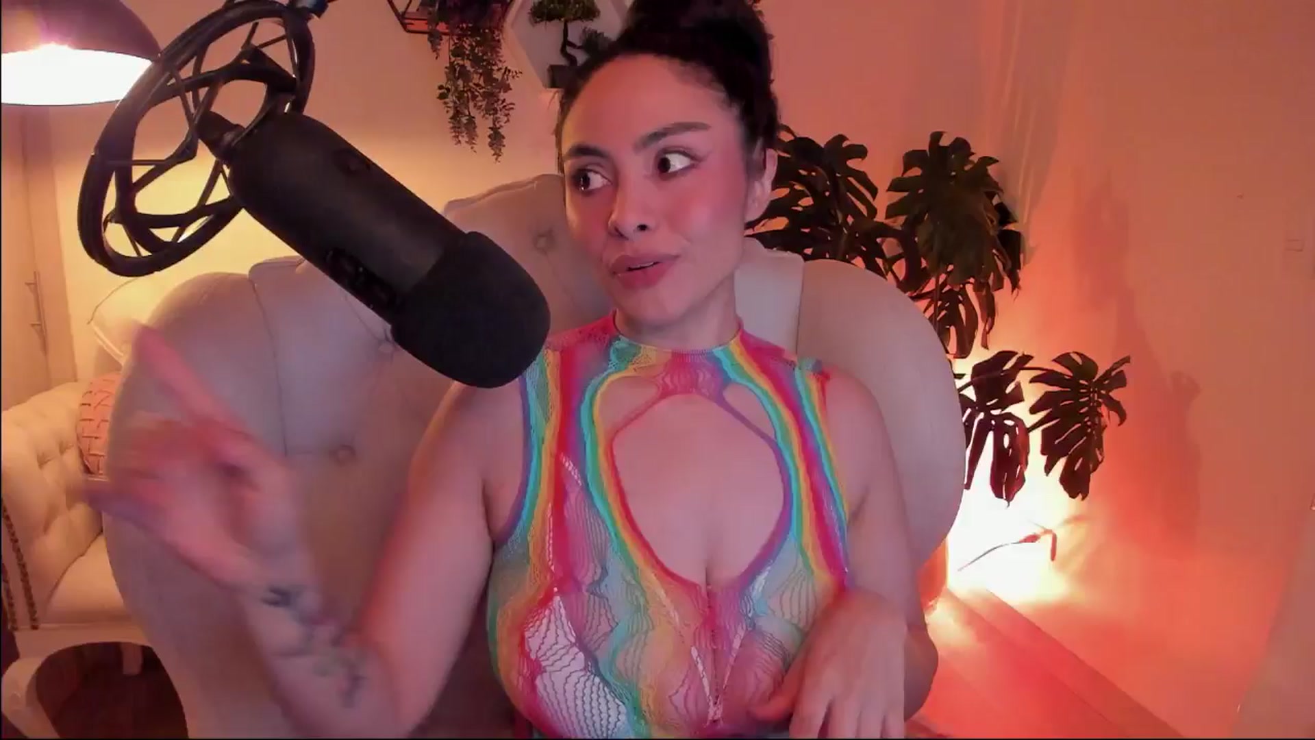 Gallery image thumbnail from Marianviolet's myfreecams stream on, 01/07/2025, 11:06 image 2 of 20