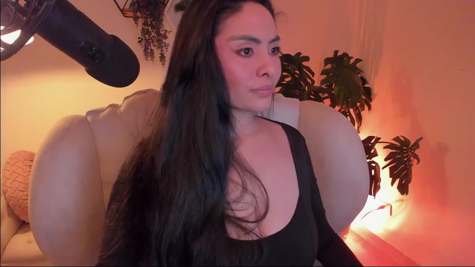 Gallery image thumbnail from Marianviolet's myfreecams stream on, 01/13/2025, 10:20 image 9 of 20