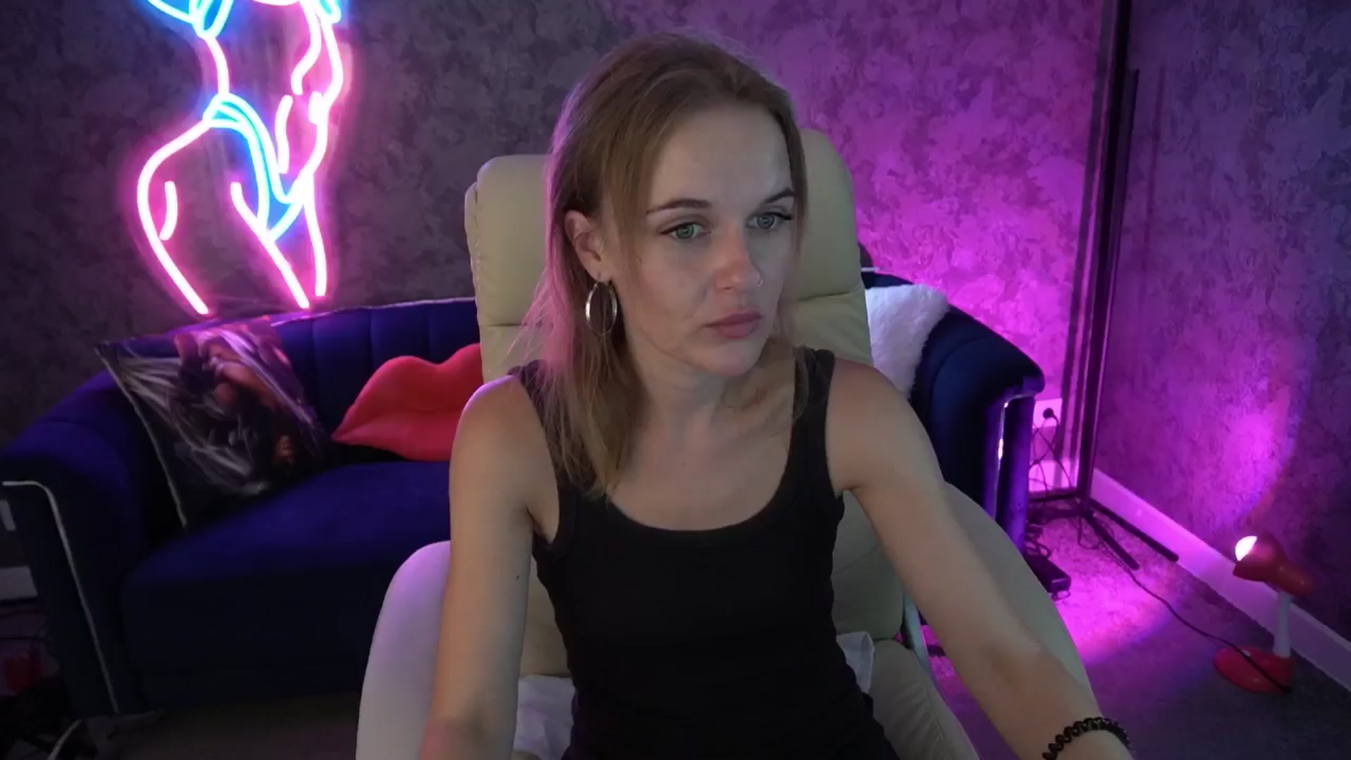 Gallery image thumbnail from Maribel_River's myfreecams stream on, 08/20/2024, 11:35 image 15 of 20