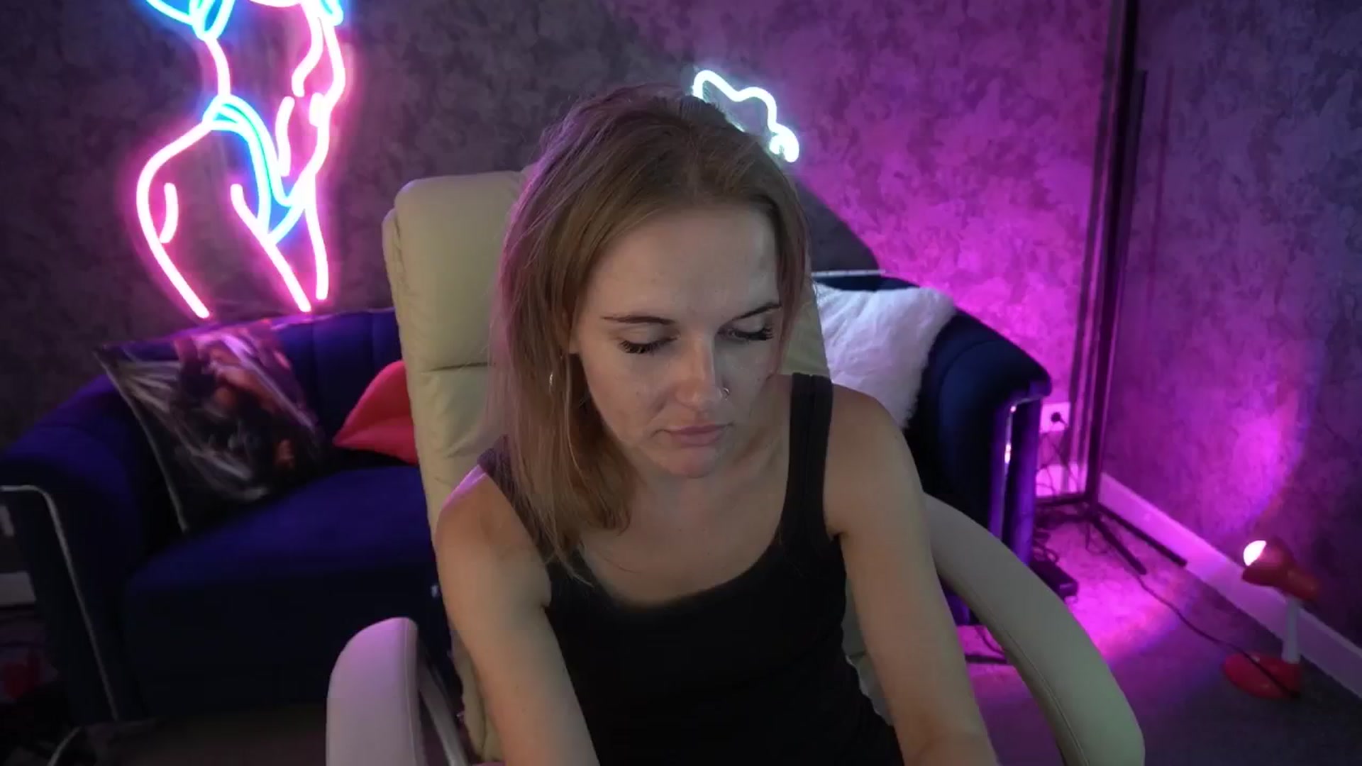 Gallery image thumbnail from Maribel_River's myfreecams stream on, 08/20/2024, 13:38 image 11 of 20