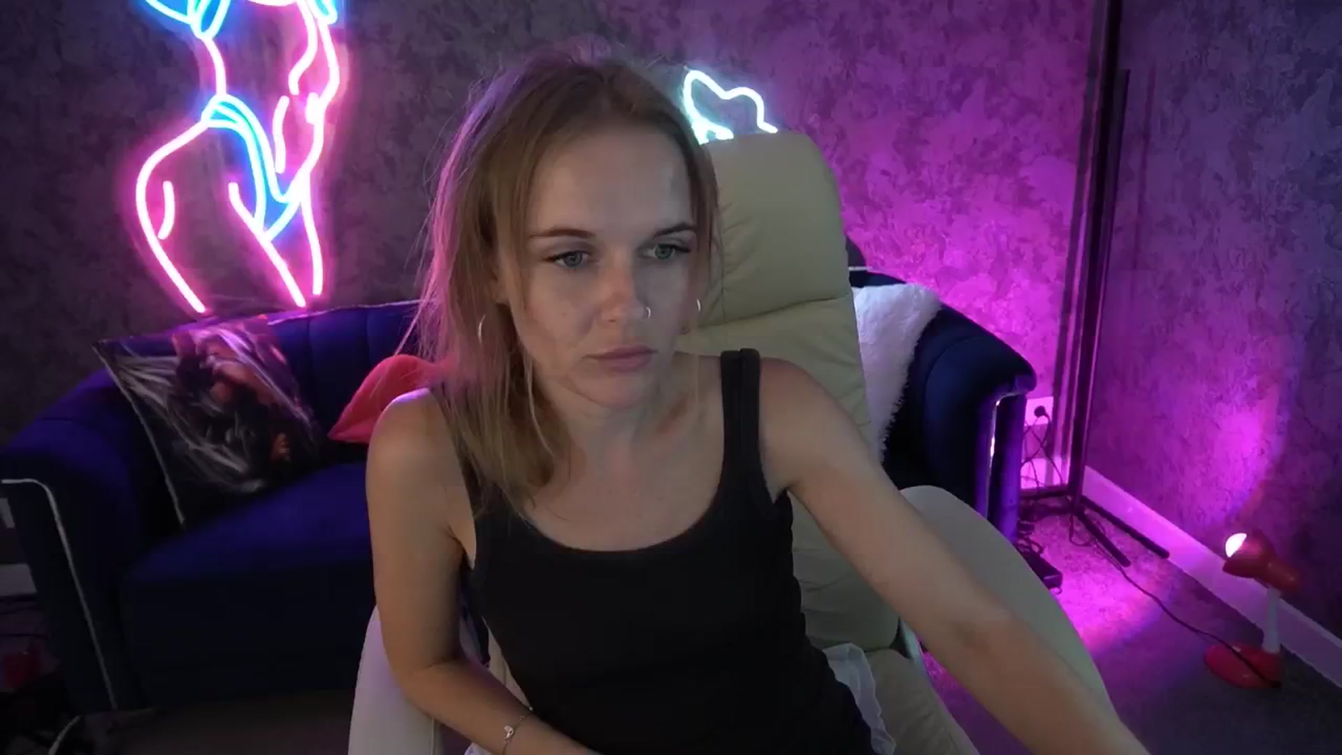 Gallery image thumbnail from Maribel_River's myfreecams stream on, 08/20/2024, 13:38 image 15 of 20