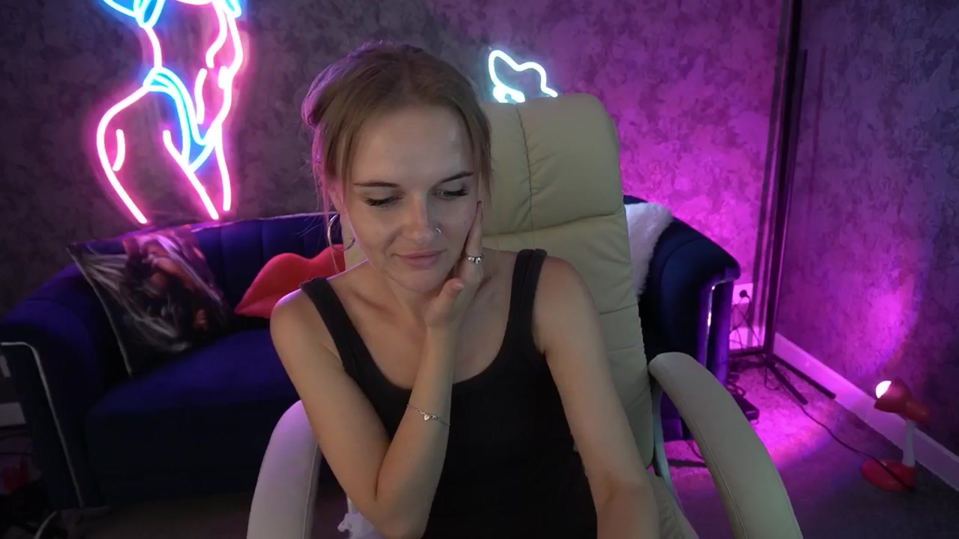 Gallery image thumbnail from Maribel_River's myfreecams stream on, 08/20/2024, 13:38 image 20 of 20
