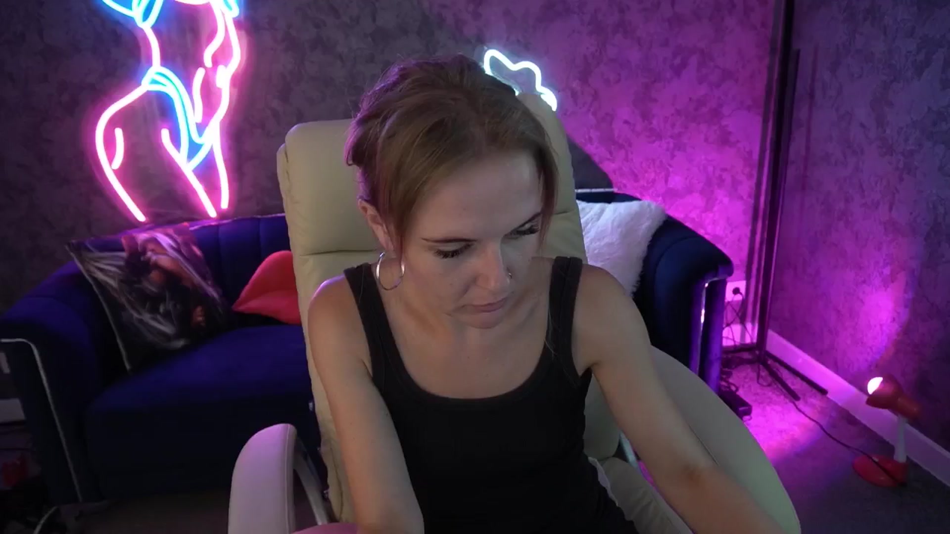 Gallery image thumbnail from Maribel_River's myfreecams stream on, 08/20/2024, 13:38 image 4 of 20