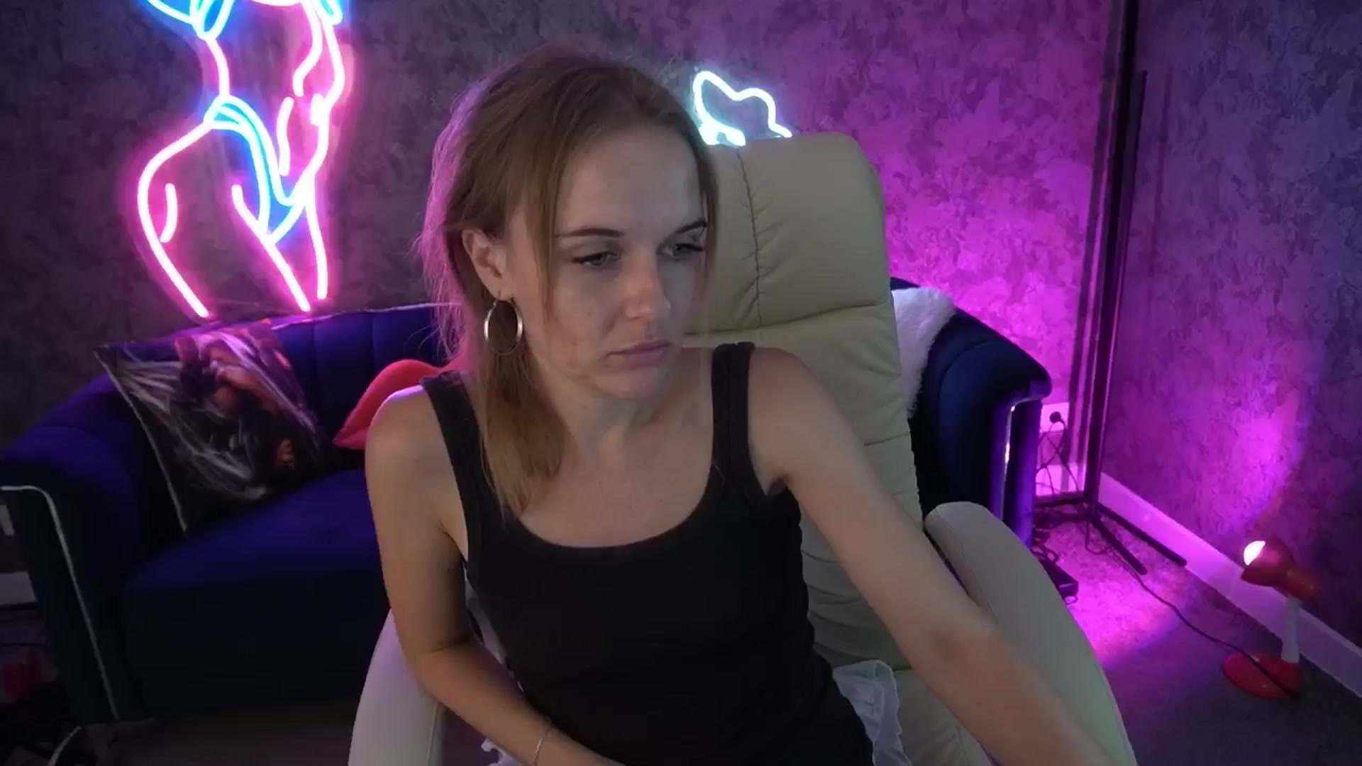 Gallery image thumbnail from Maribel_River's myfreecams stream on, 08/20/2024, 13:38 image 17 of 20