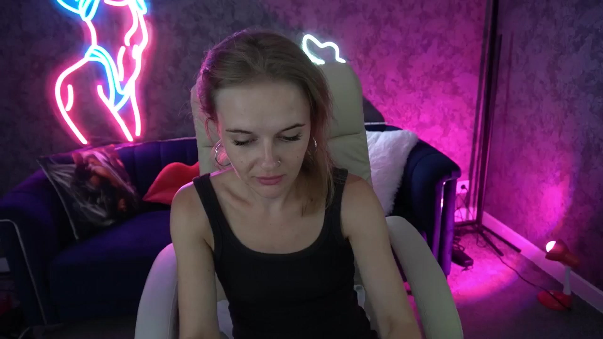 Gallery image thumbnail from Maribel_River's myfreecams stream on, 08/20/2024, 16:00 image 12 of 20