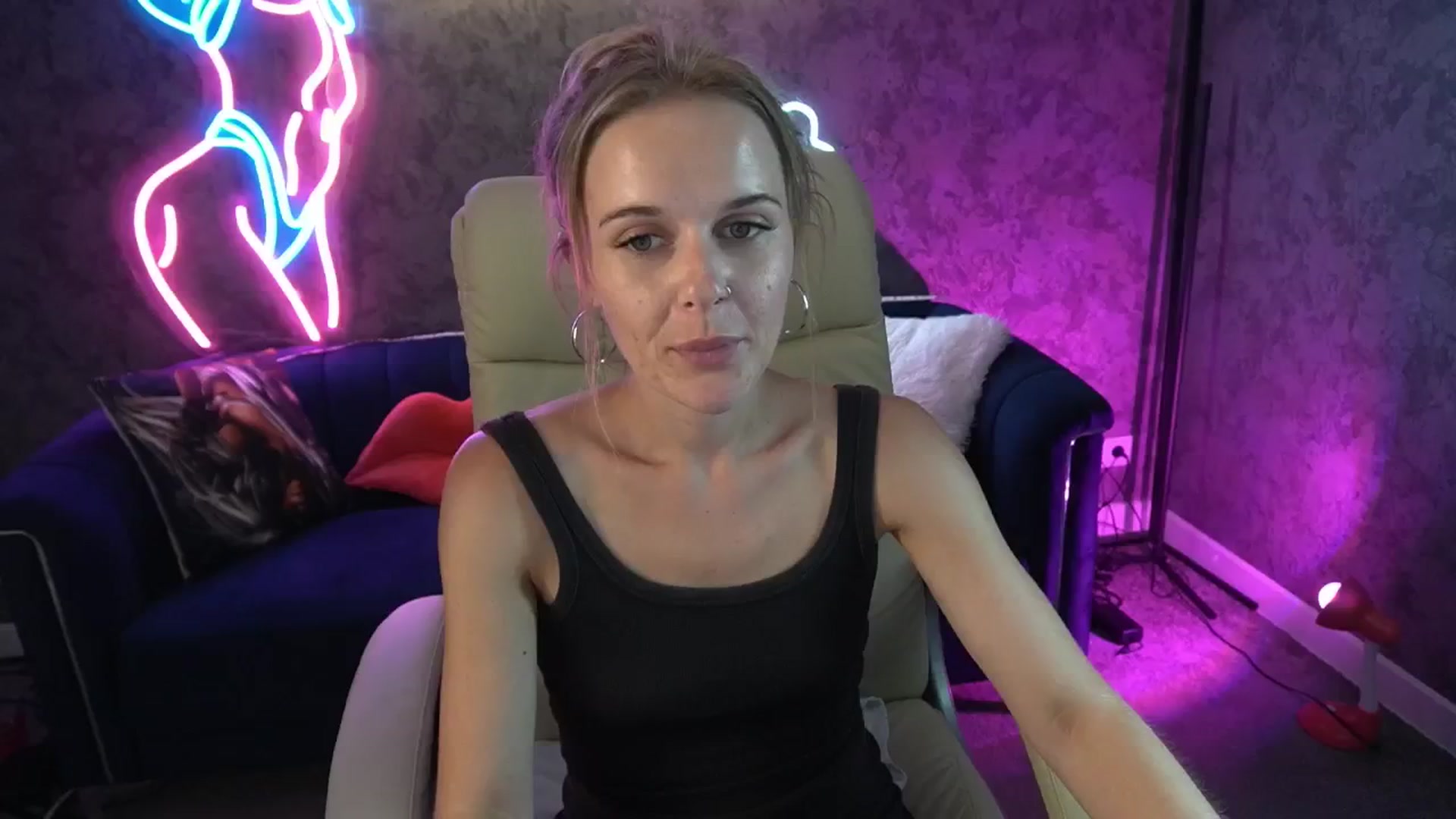 Gallery image thumbnail from Maribel_River's myfreecams stream on, 08/20/2024, 16:00 image 1 of 20