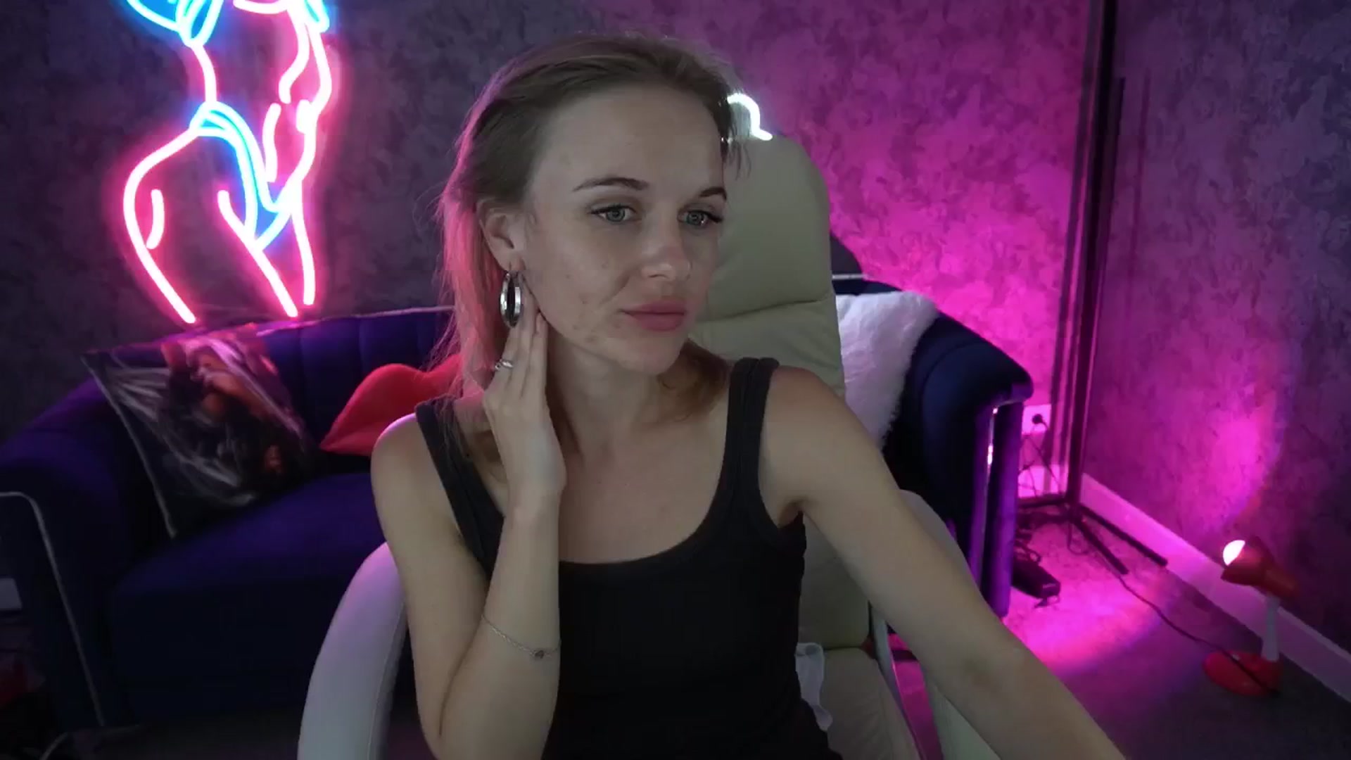 Gallery image thumbnail from Maribel_River's myfreecams stream on, 08/20/2024, 16:00 image 17 of 20