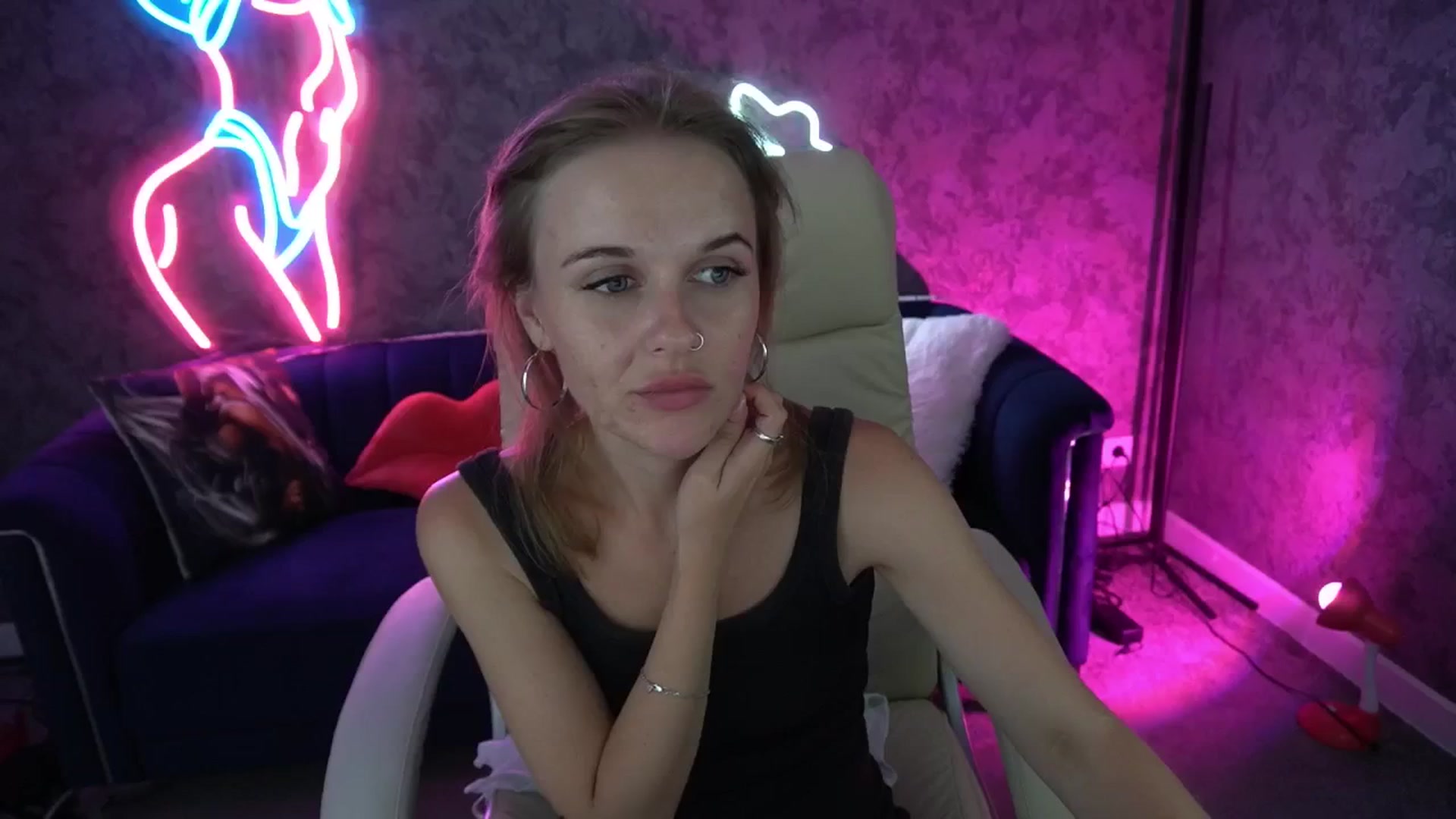 Gallery image thumbnail from Maribel_River's myfreecams stream on, 08/20/2024, 16:00 image 19 of 20