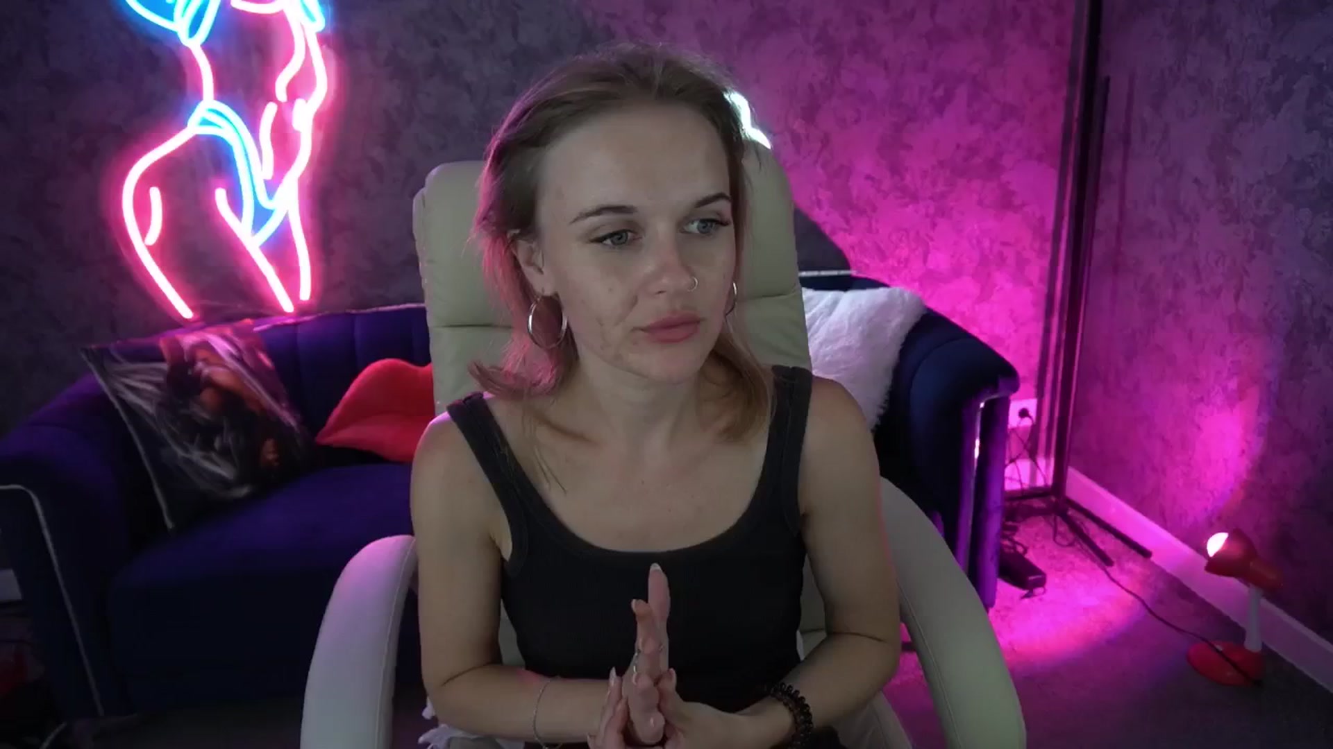 Gallery image thumbnail from Maribel_River's myfreecams stream on, 08/20/2024, 16:00 image 15 of 20