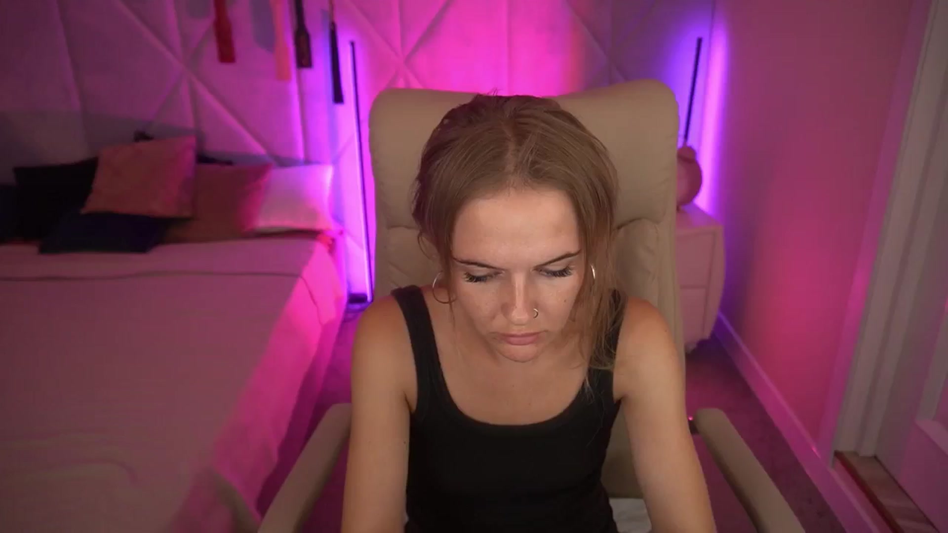 Gallery image thumbnail from Maribel_River's myfreecams stream on, 08/20/2024, 19:25 image 3 of 20