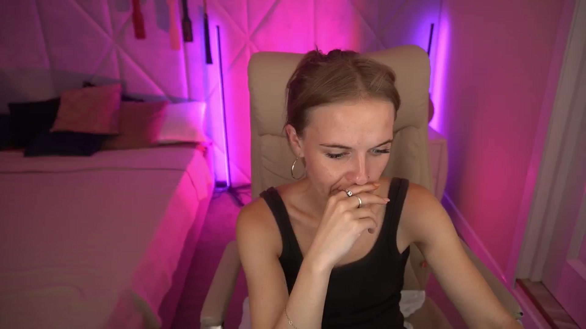 Gallery image thumbnail from Maribel_River's myfreecams stream on, 08/20/2024, 19:25 image 18 of 20