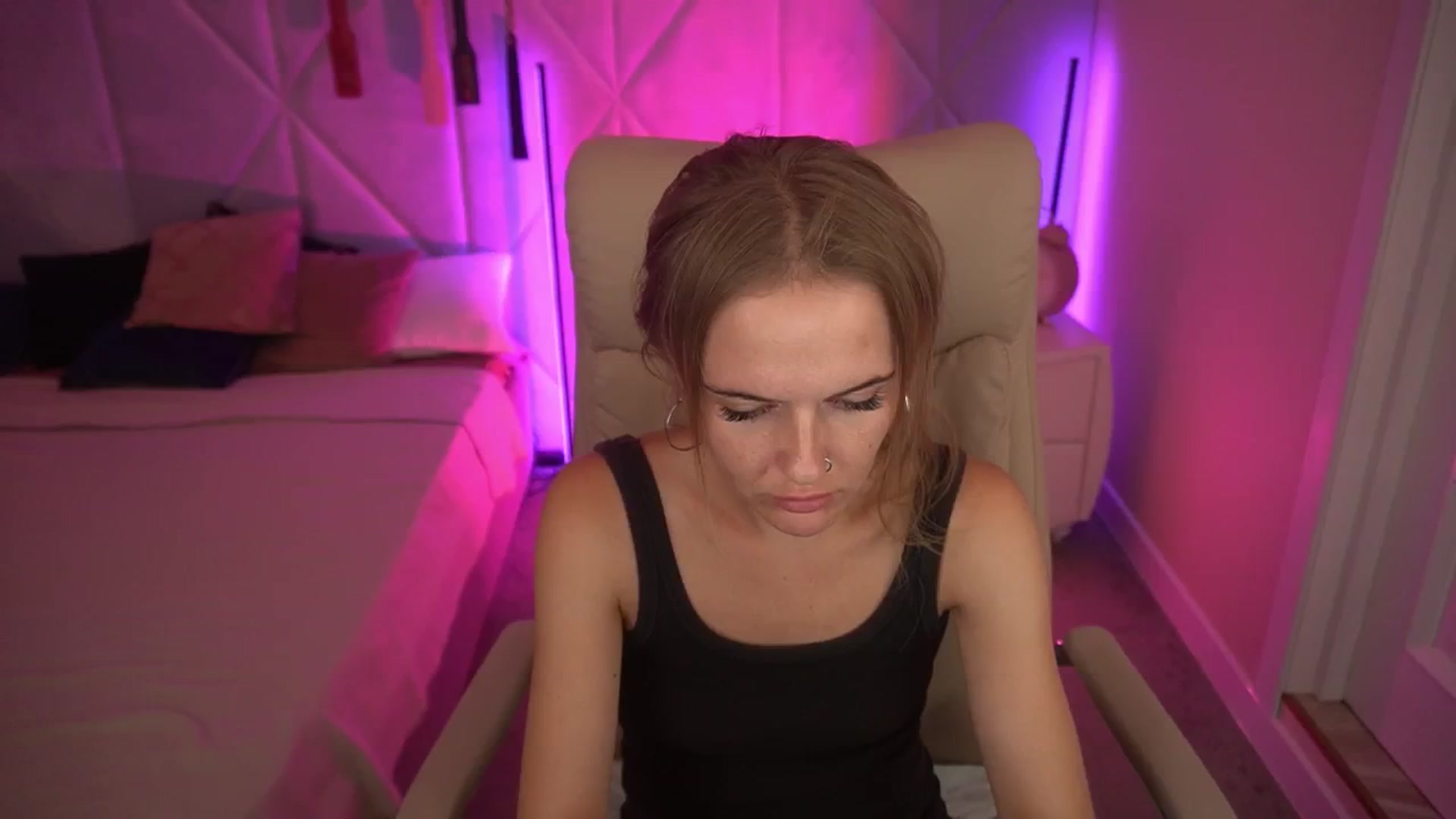 Gallery image thumbnail from Maribel_River's myfreecams stream on, 08/20/2024, 19:25 image 2 of 20
