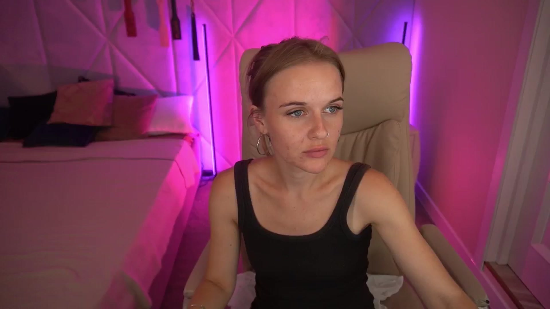 Gallery image thumbnail from Maribel_River's myfreecams stream on, 08/20/2024, 19:25 image 10 of 20
