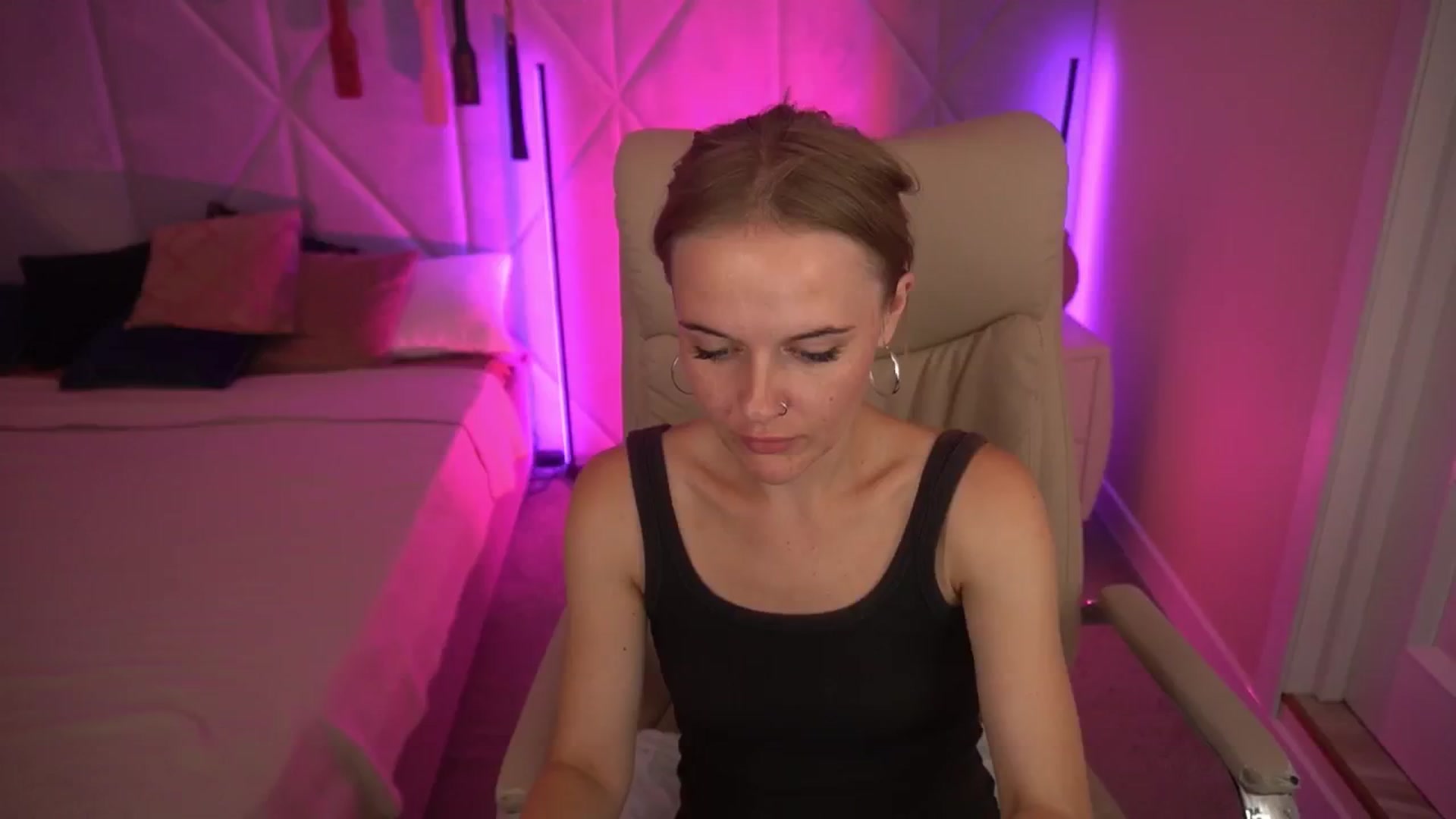 Gallery image thumbnail from Maribel_River's myfreecams stream on, 08/20/2024, 19:25 image 15 of 20