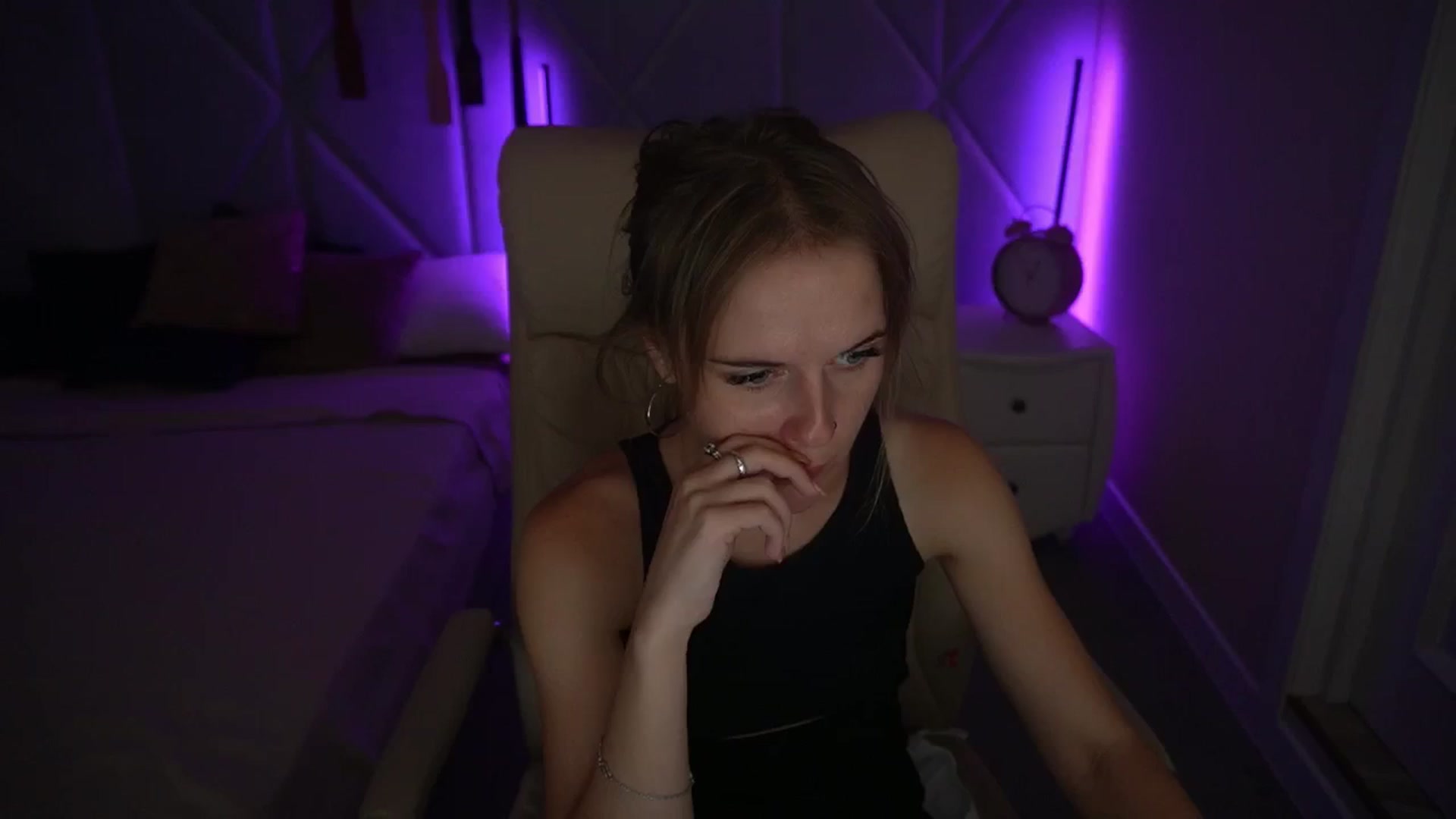 Gallery image thumbnail from Maribel_River's myfreecams stream on, 08/21/2024, 08:43 image 2 of 20