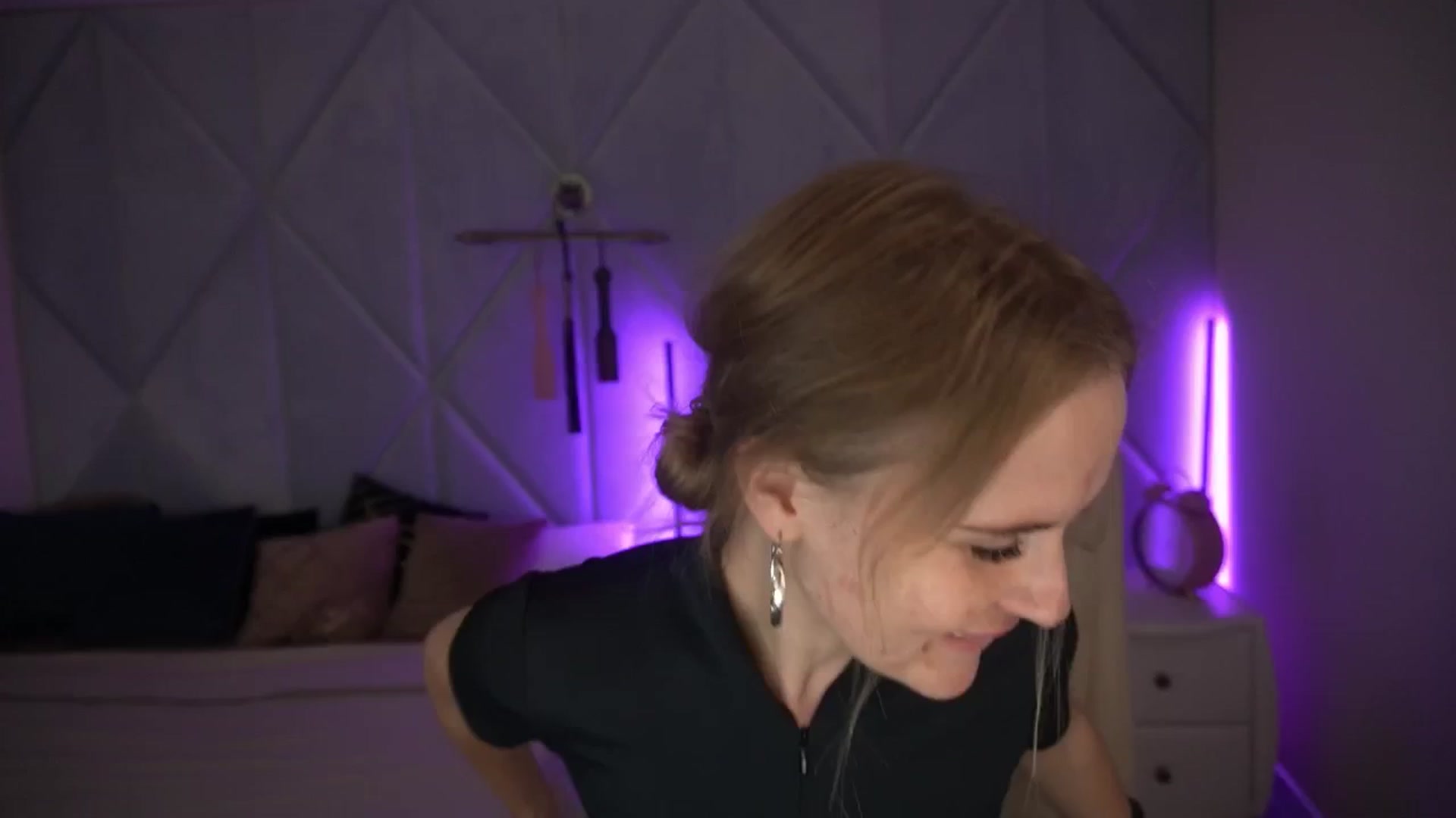 Gallery image thumbnail from Maribel_River's myfreecams stream on, 08/26/2024, 11:59 image 18 of 20