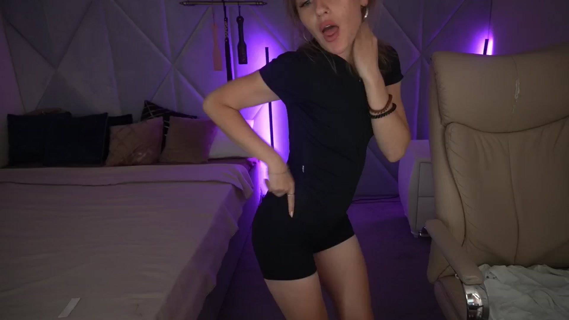 Gallery image thumbnail from Maribel_River's myfreecams stream on, 08/26/2024, 13:34 image 14 of 20