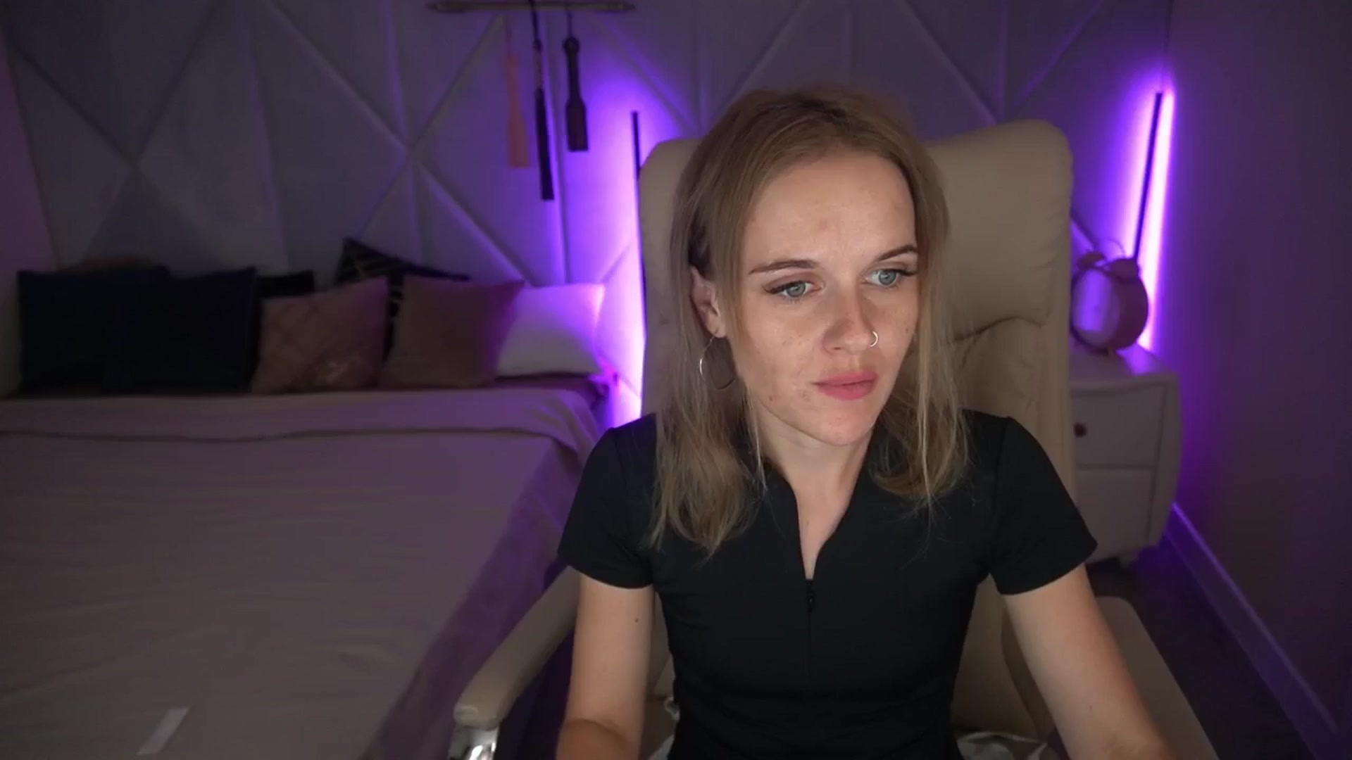 Gallery image thumbnail from Maribel_River's myfreecams stream on, 08/26/2024, 13:34 image 7 of 20