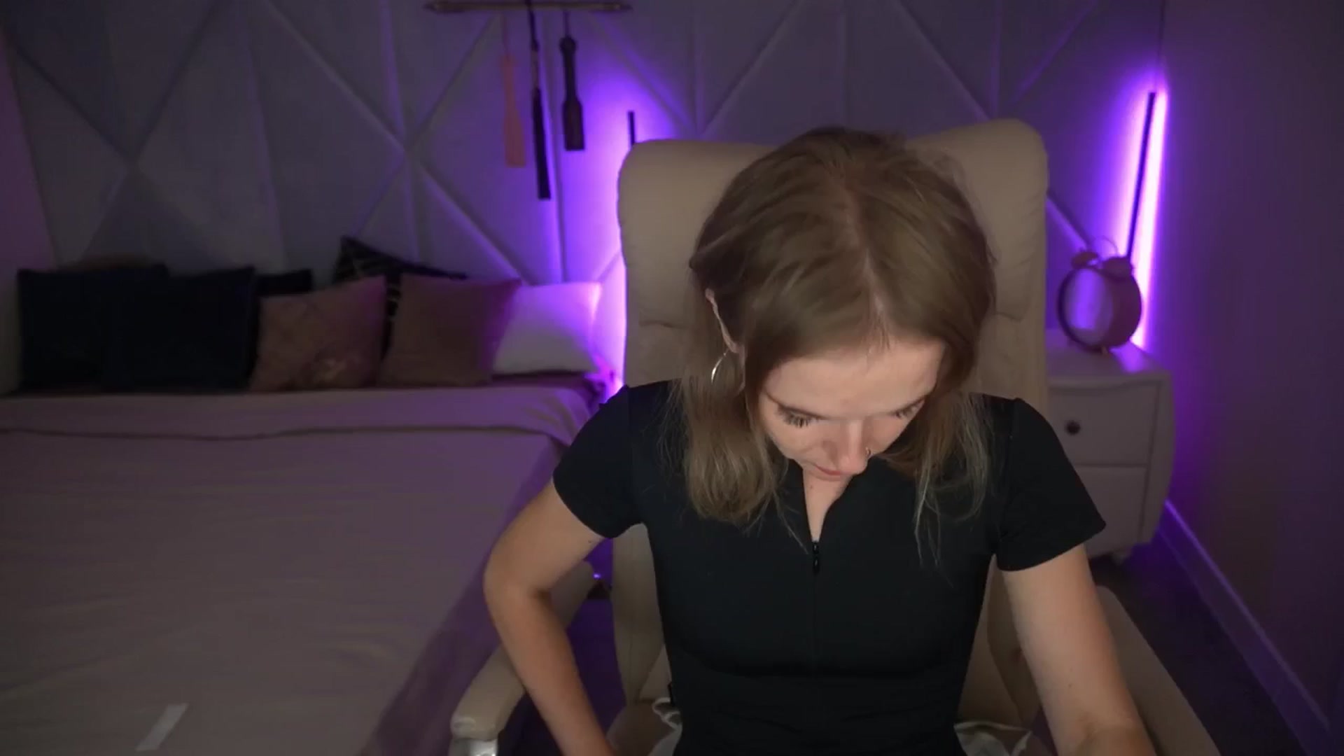 Gallery image thumbnail from Maribel_River's myfreecams stream on, 08/26/2024, 13:34 image 8 of 20