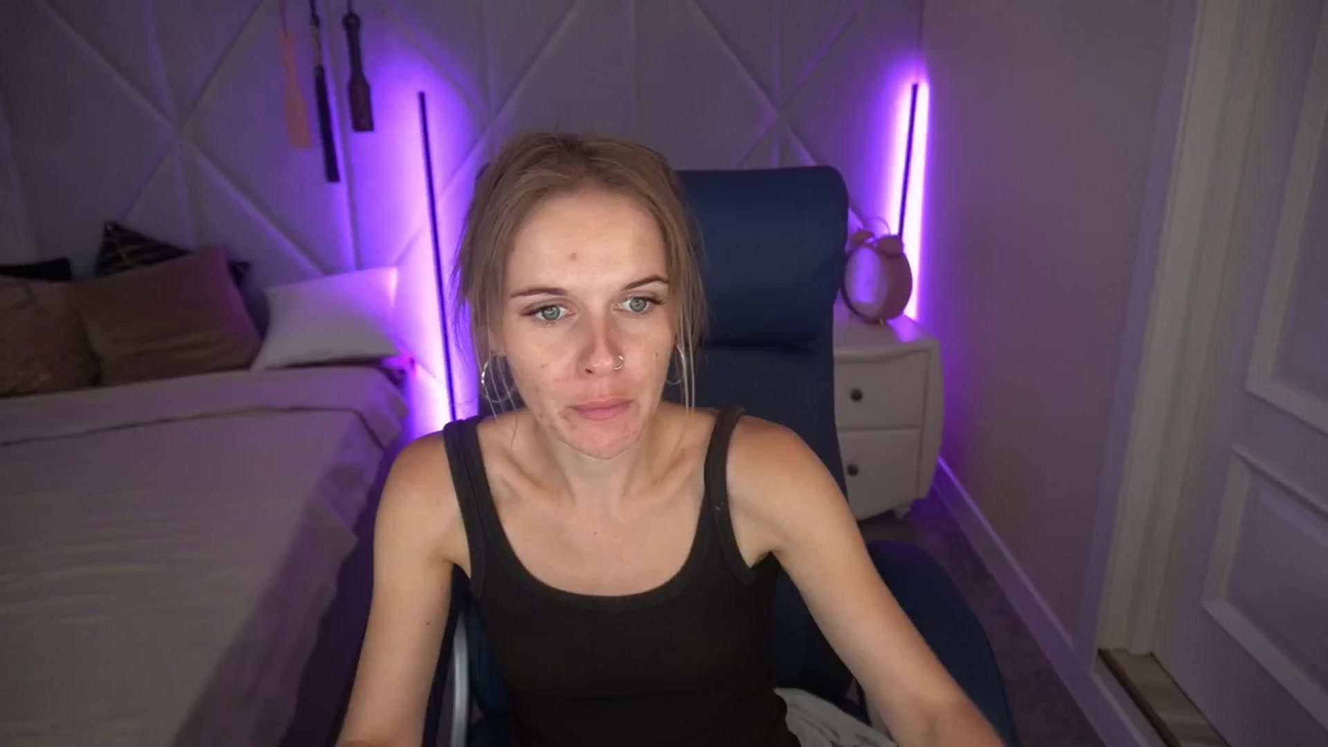 Gallery image thumbnail from Maribel_River's myfreecams stream on, 08/27/2024, 09:49 image 13 of 20