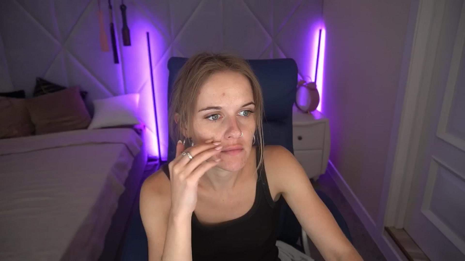Gallery image thumbnail from Maribel_River's myfreecams stream on, 08/27/2024, 09:49 image 15 of 20