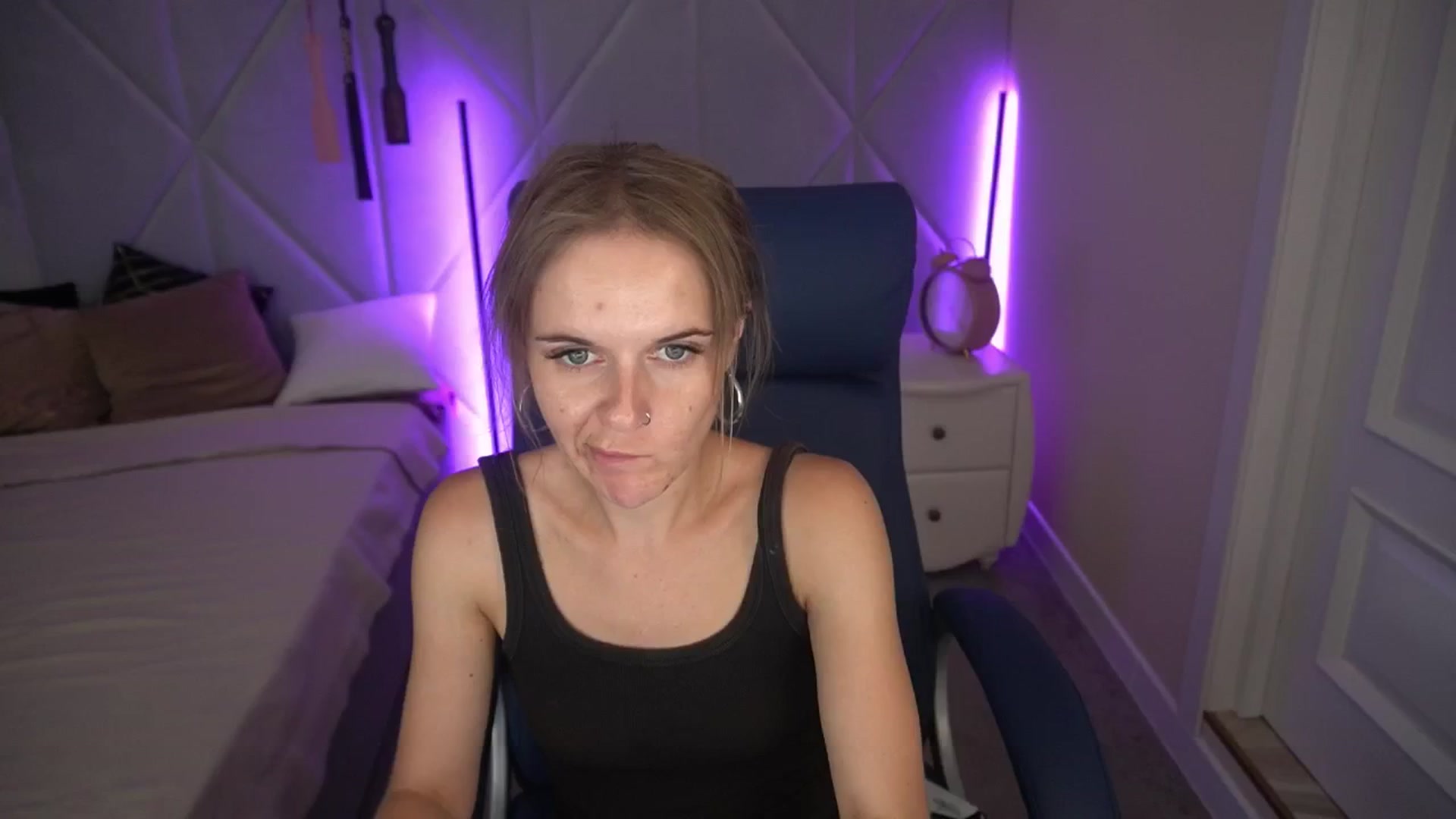 Gallery image thumbnail from Maribel_River's myfreecams stream on, 08/27/2024, 09:49 image 18 of 20