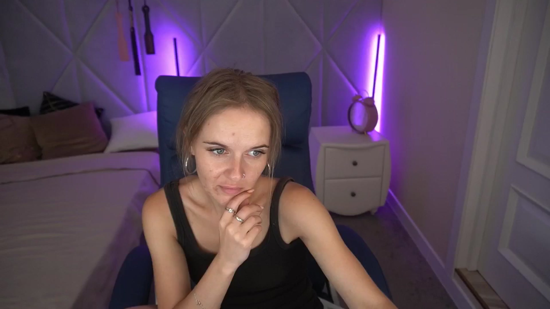 Gallery image thumbnail from Maribel_River's myfreecams stream on, 08/27/2024, 09:49 image 12 of 20