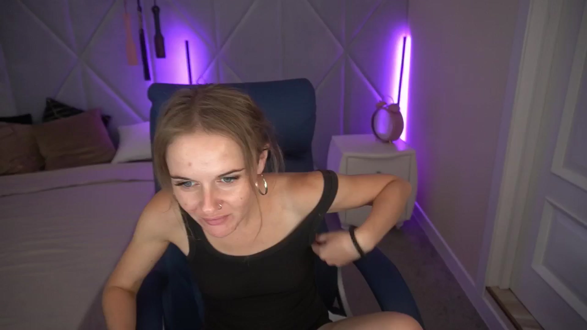 Gallery image thumbnail from Maribel_River's myfreecams stream on, 08/27/2024, 09:49 image 4 of 20