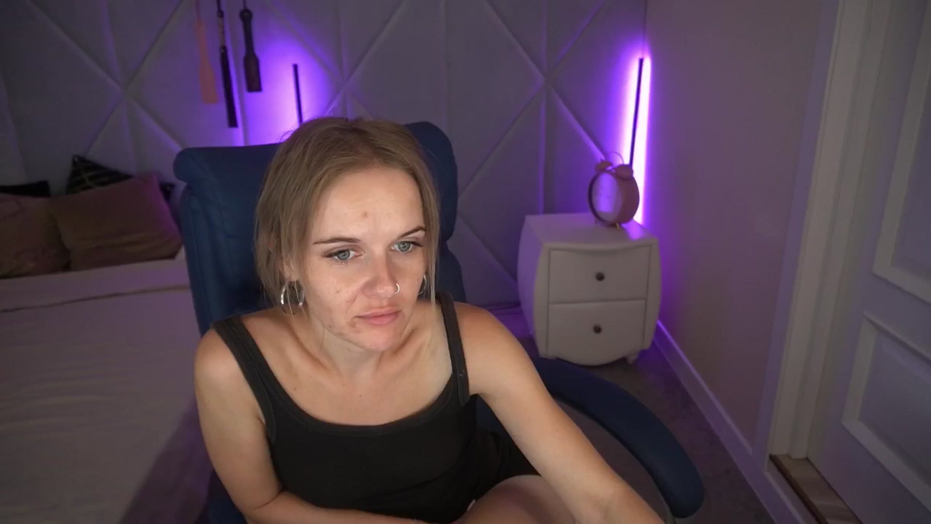 Gallery image thumbnail from Maribel_River's myfreecams stream on, 08/27/2024, 10:20 image 14 of 20