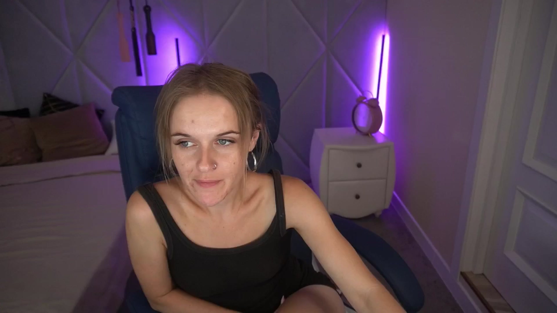 Gallery image thumbnail from Maribel_River's myfreecams stream on, 08/27/2024, 10:20 image 11 of 20