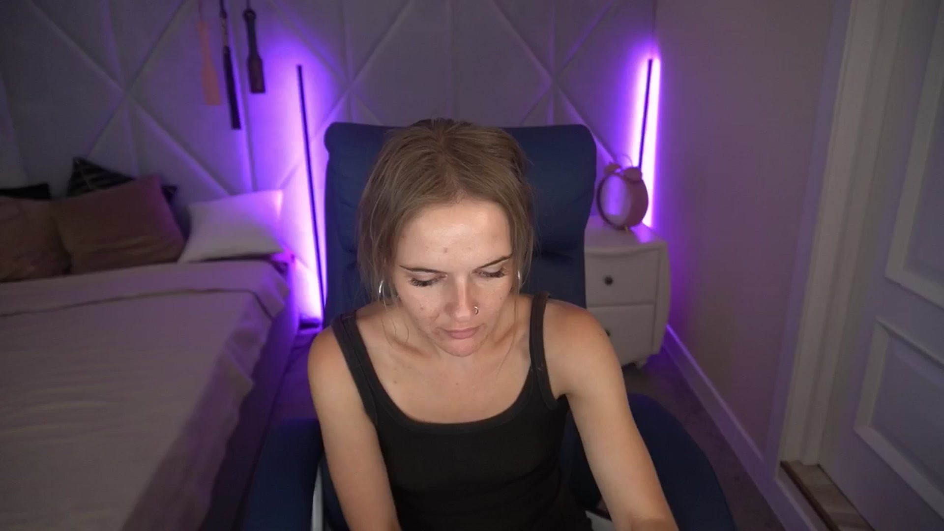 Gallery image thumbnail from Maribel_River's myfreecams stream on, 08/27/2024, 10:20 image 19 of 20
