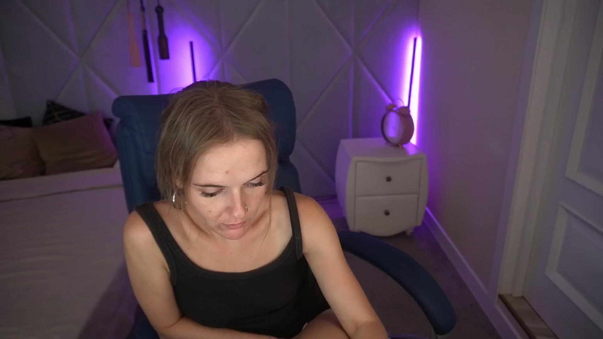 Gallery image thumbnail from Maribel_River's myfreecams stream on, 08/27/2024, 10:20 image 13 of 20