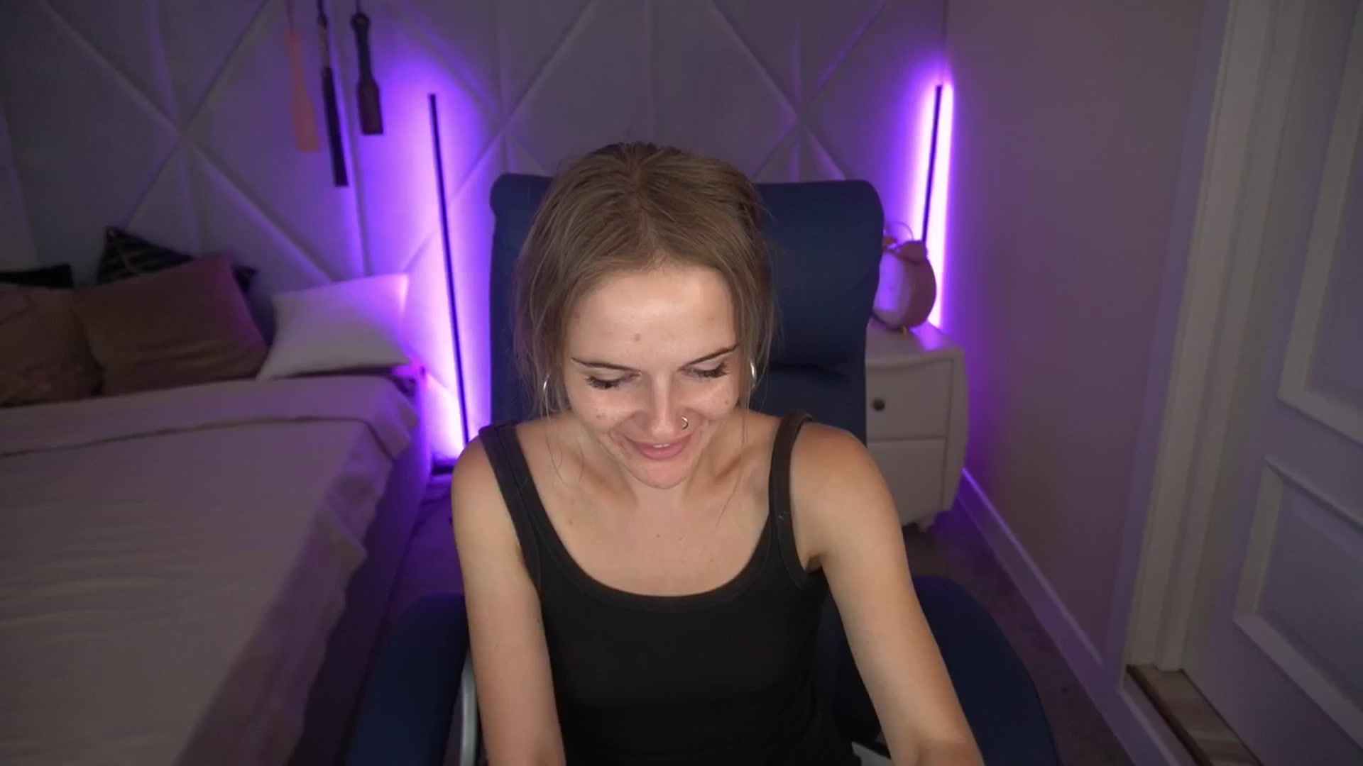 Gallery image thumbnail from Maribel_River's myfreecams stream on, 08/27/2024, 10:20 image 17 of 20