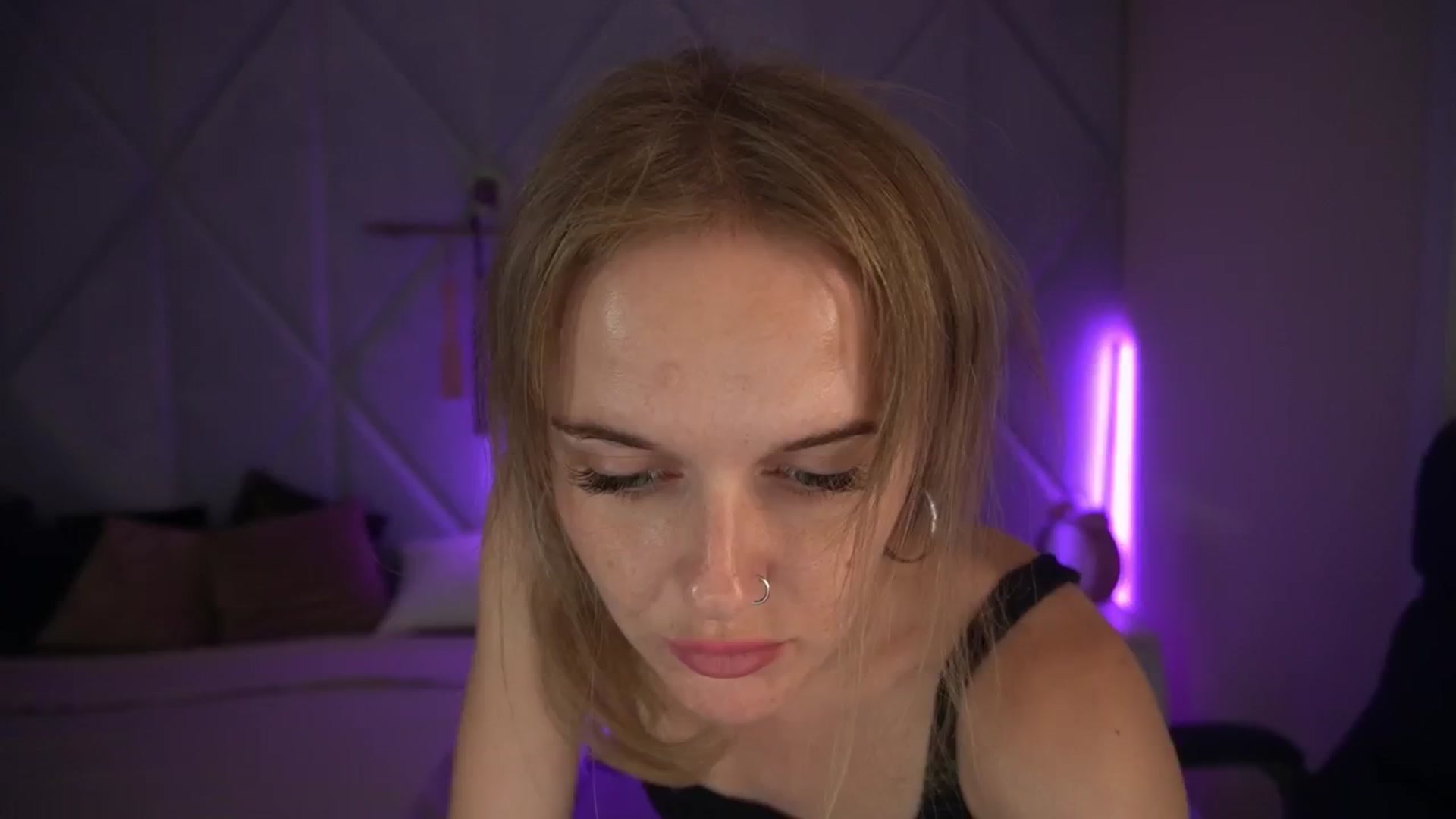 Gallery image thumbnail from Maribel_River's myfreecams stream on, 08/27/2024, 12:12 image 11 of 20
