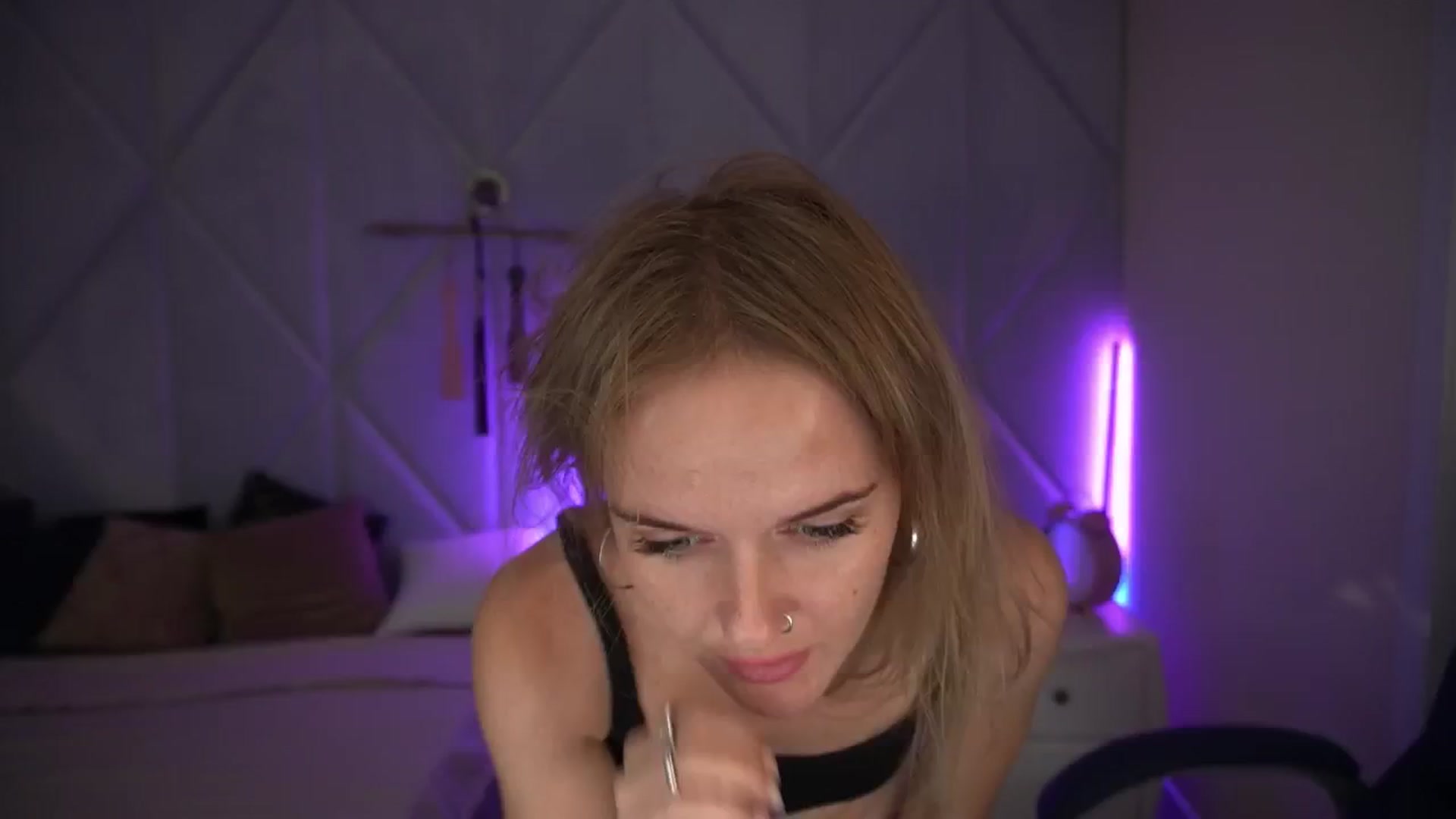 Gallery image thumbnail from Maribel_River's myfreecams stream on, 08/27/2024, 12:12 image 12 of 20