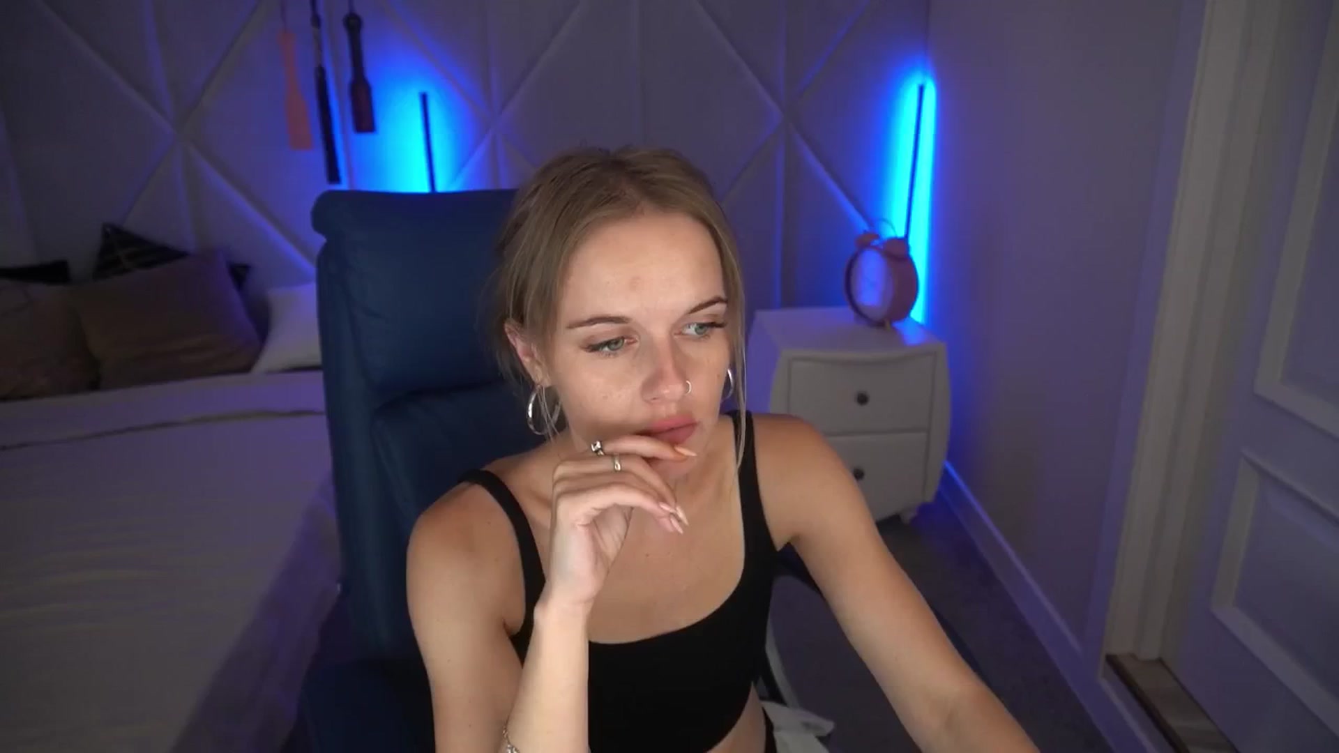 Gallery image thumbnail from Maribel_River's myfreecams stream on, 08/27/2024, 12:12 image 9 of 20