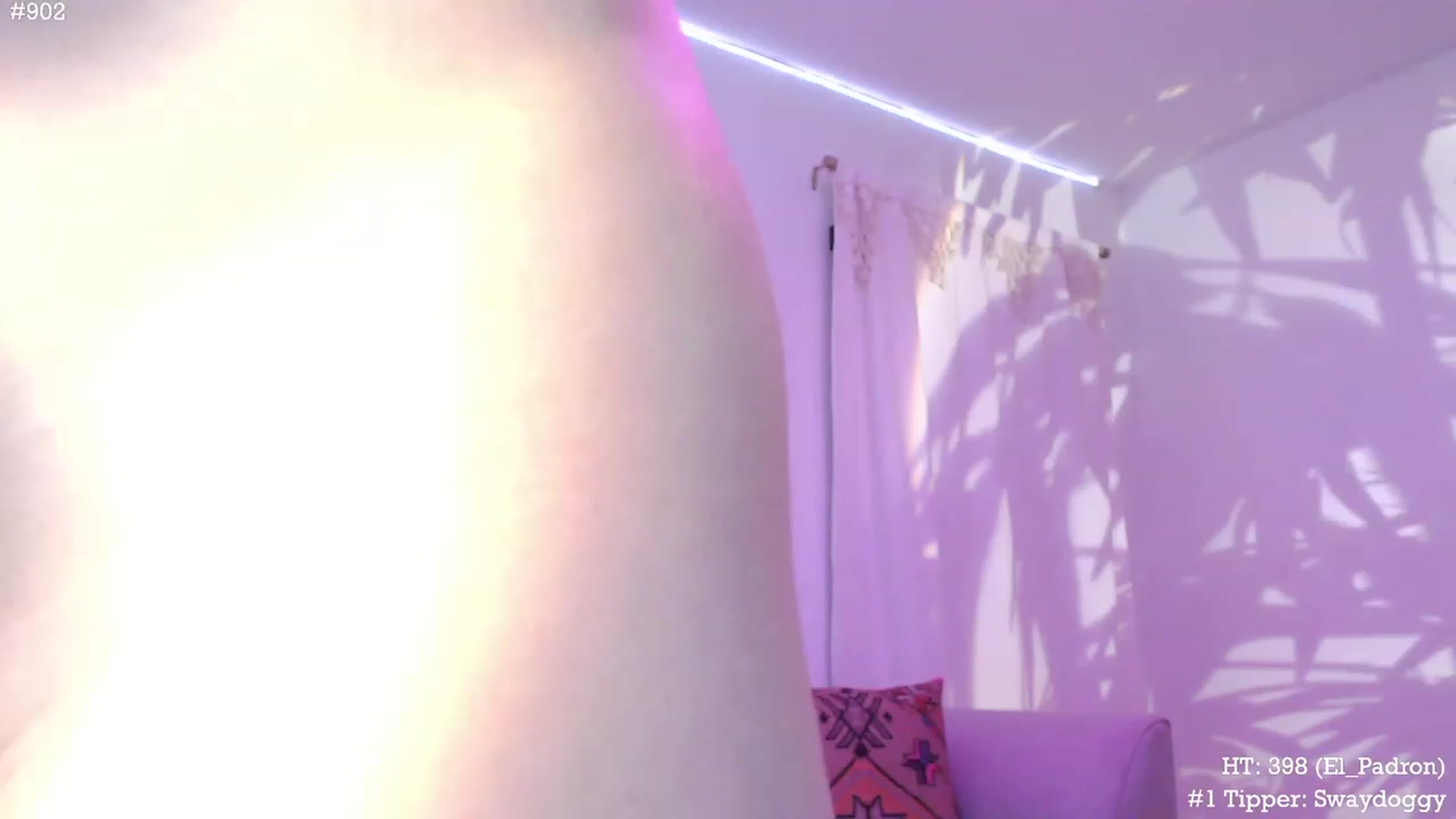 Gallery image thumbnail from Marie's myfreecams stream on, 12/03/2022, 05:03 image 16 of 20