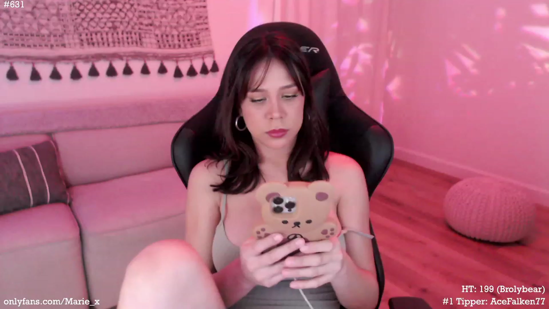 Gallery image thumbnail from Marie's myfreecams stream on, 01/07/2023, 04:01 image 18 of 20
