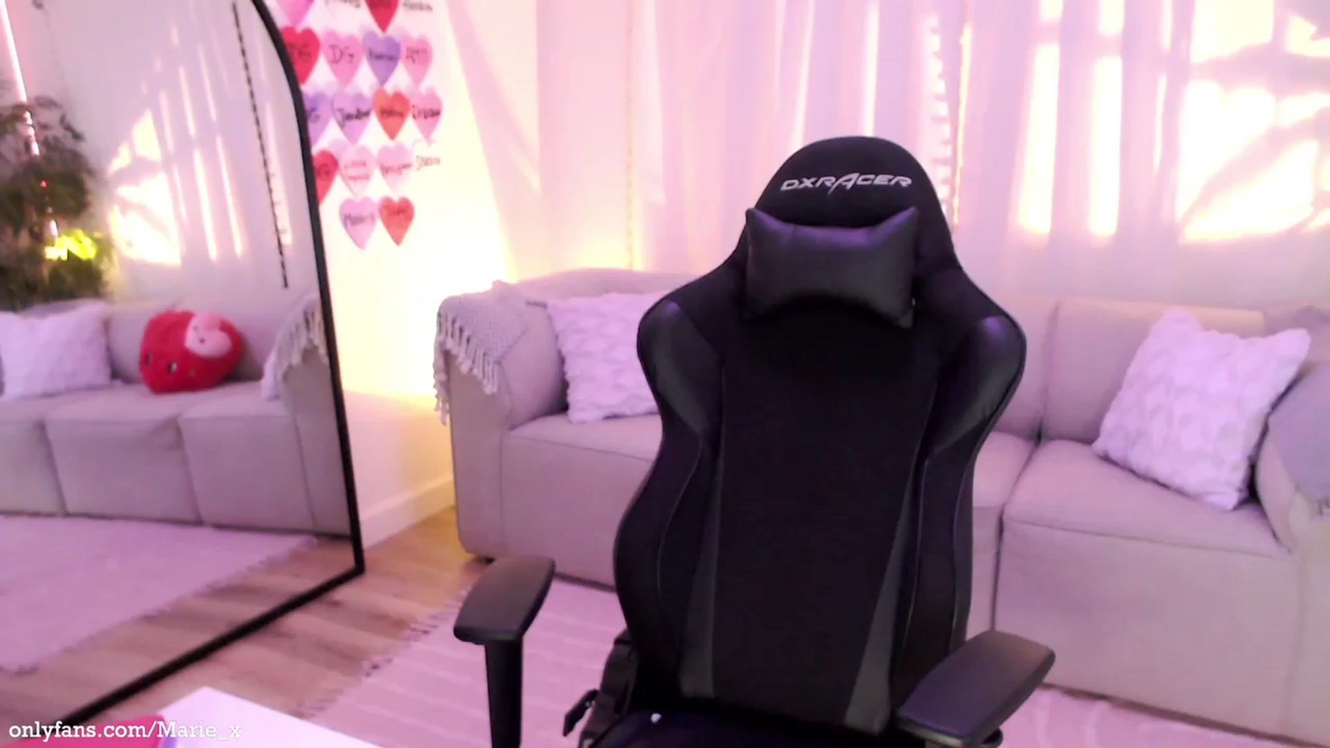 Gallery image thumbnail from Marie's myfreecams stream on, 02/03/2023, 02:06 image 9 of 20