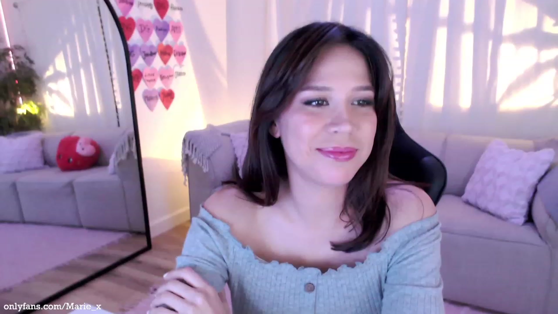 Gallery image thumbnail from Marie's myfreecams stream on, 02/03/2023, 02:06 image 20 of 20