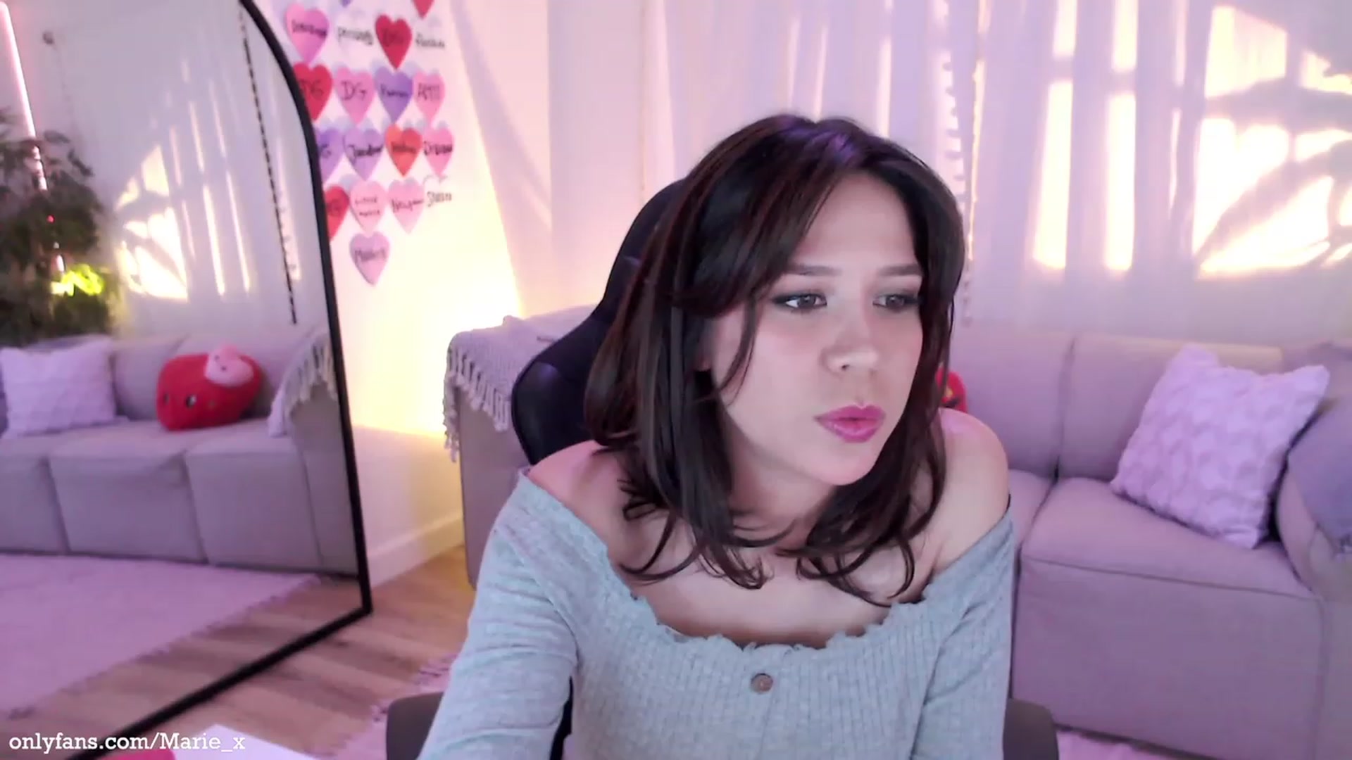 Gallery image thumbnail from Marie's myfreecams stream on, 02/03/2023, 02:06 image 2 of 20
