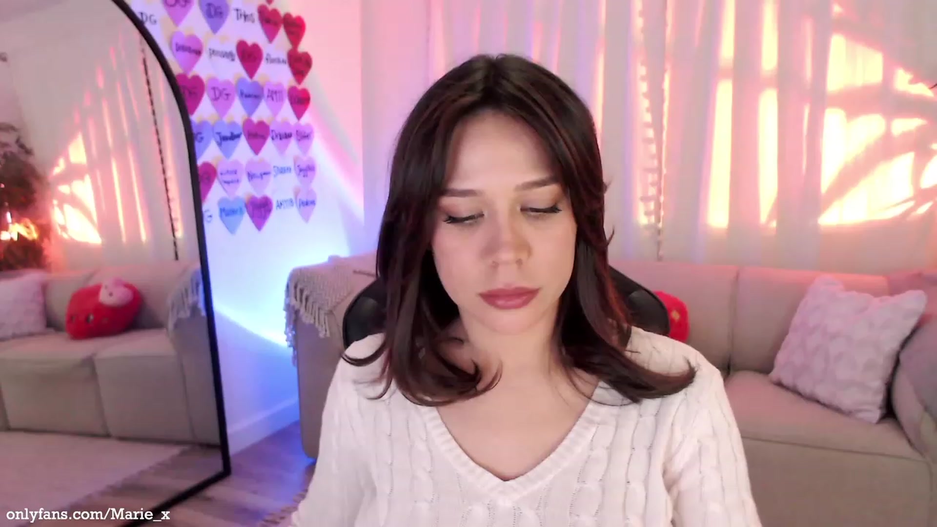 Gallery image thumbnail from Marie's myfreecams stream on, 02/08/2023, 05:07 image 2 of 20