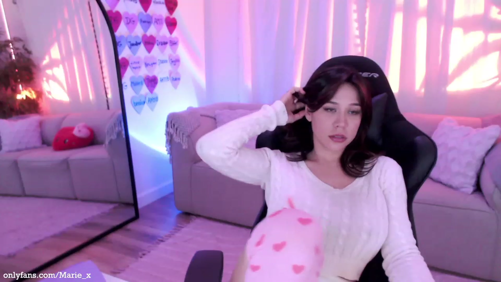 Gallery image thumbnail from Marie's myfreecams stream on, 02/08/2023, 06:47 image 4 of 20