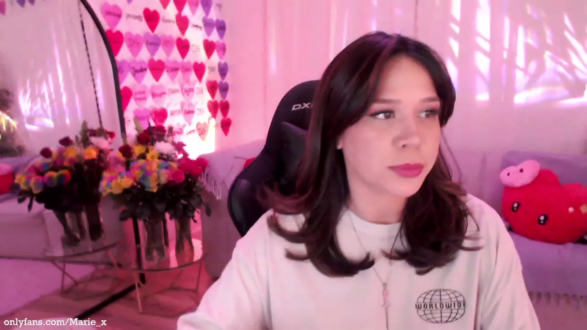 Gallery image thumbnail from Marie's myfreecams stream on, 02/18/2023, 03:03 image 4 of 20