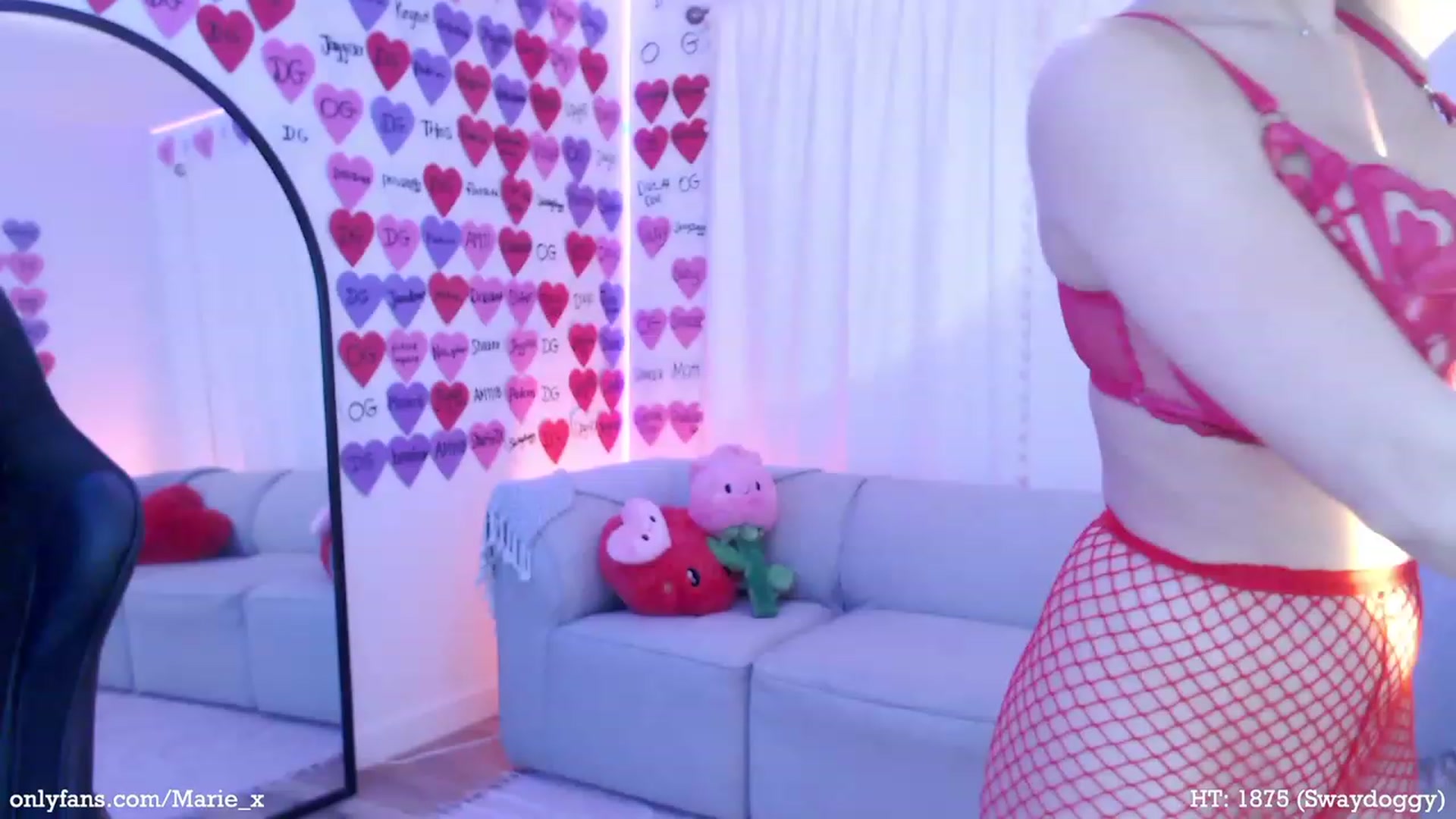 Gallery image thumbnail from Marie's myfreecams stream on, 03/01/2023, 08:09 image 2 of 20