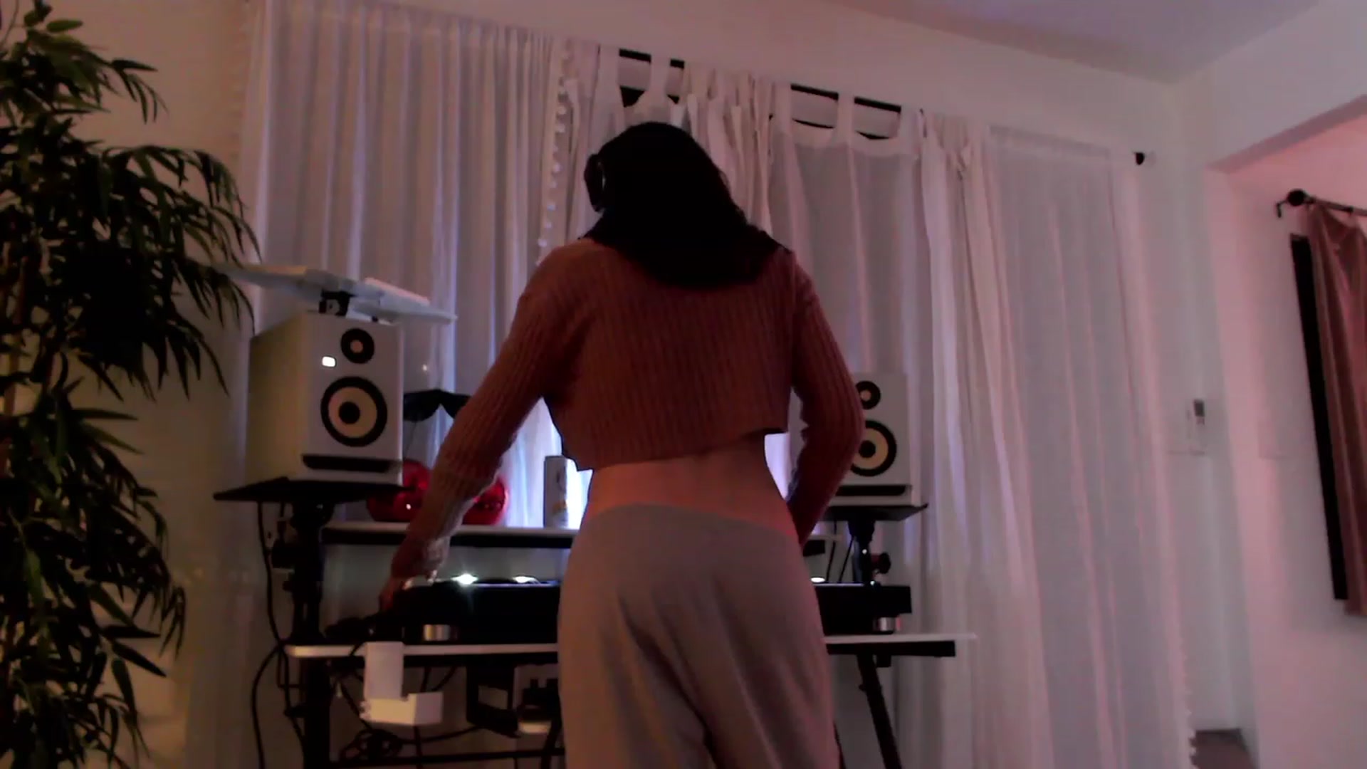 Gallery image thumbnail from Marie's myfreecams stream on, 03/30/2023, 04:09 image 17 of 20